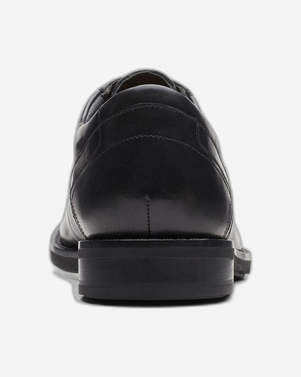 Clarks Un Hugh Lace Shoes (Standard Fit)