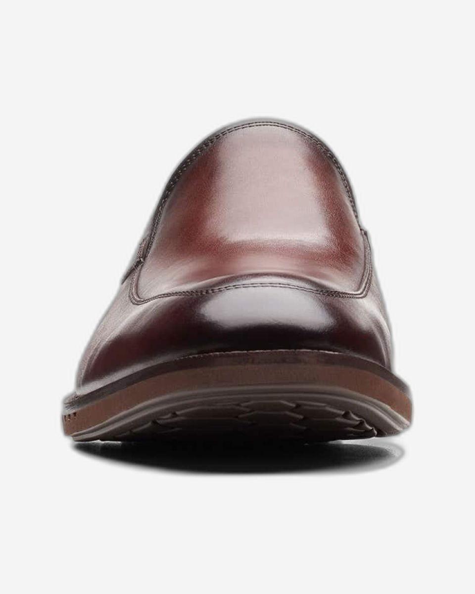 Clarks Un Hugh Step Shoes (Standard Fit)