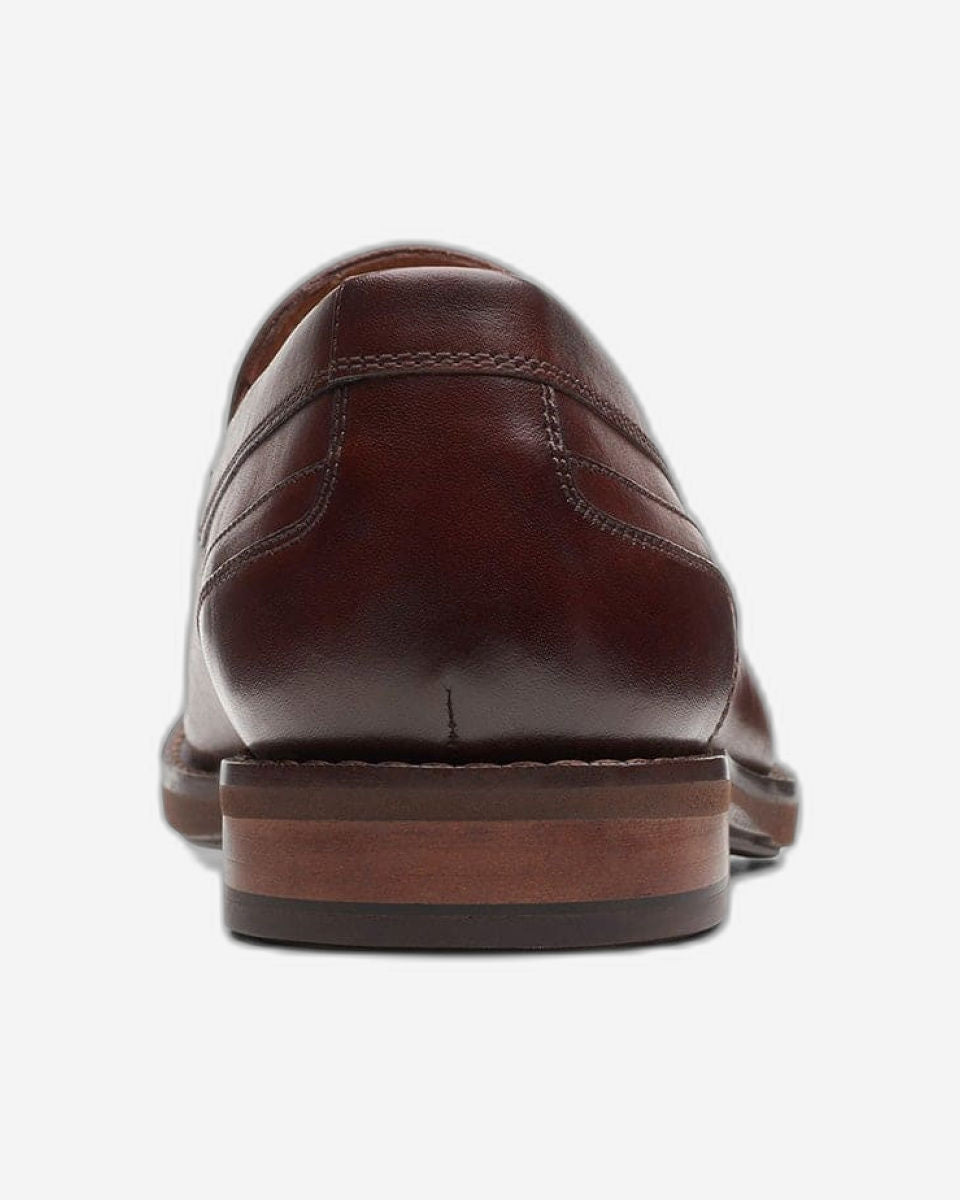 Clarks Un Hugh Step Shoes (Standard Fit)