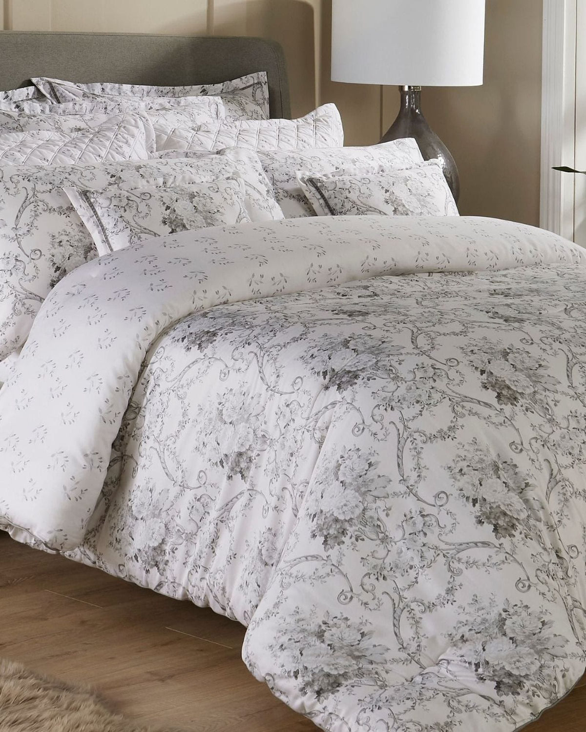 Christy Paris Bedspread Set