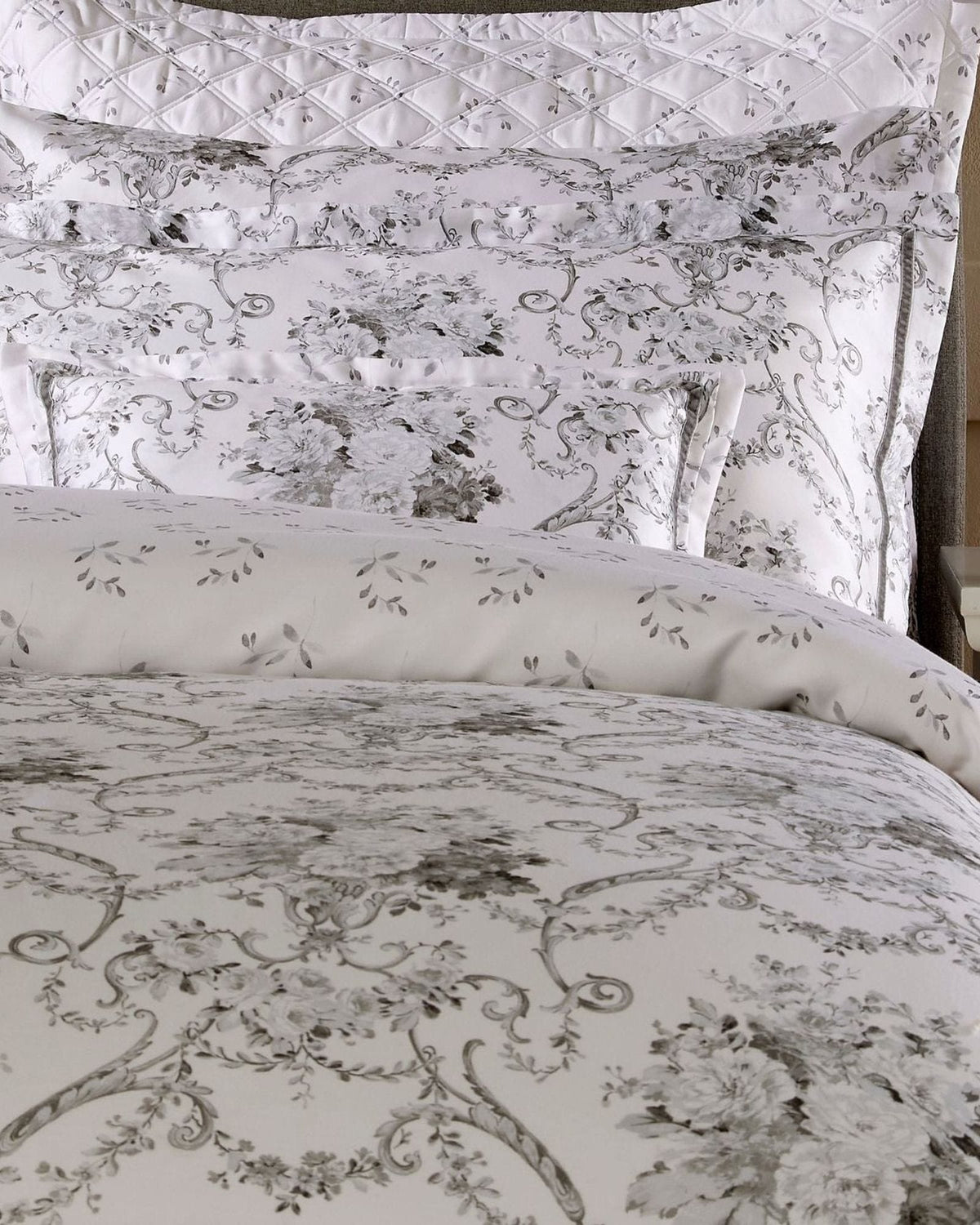 Christy Paris Bedspread Set