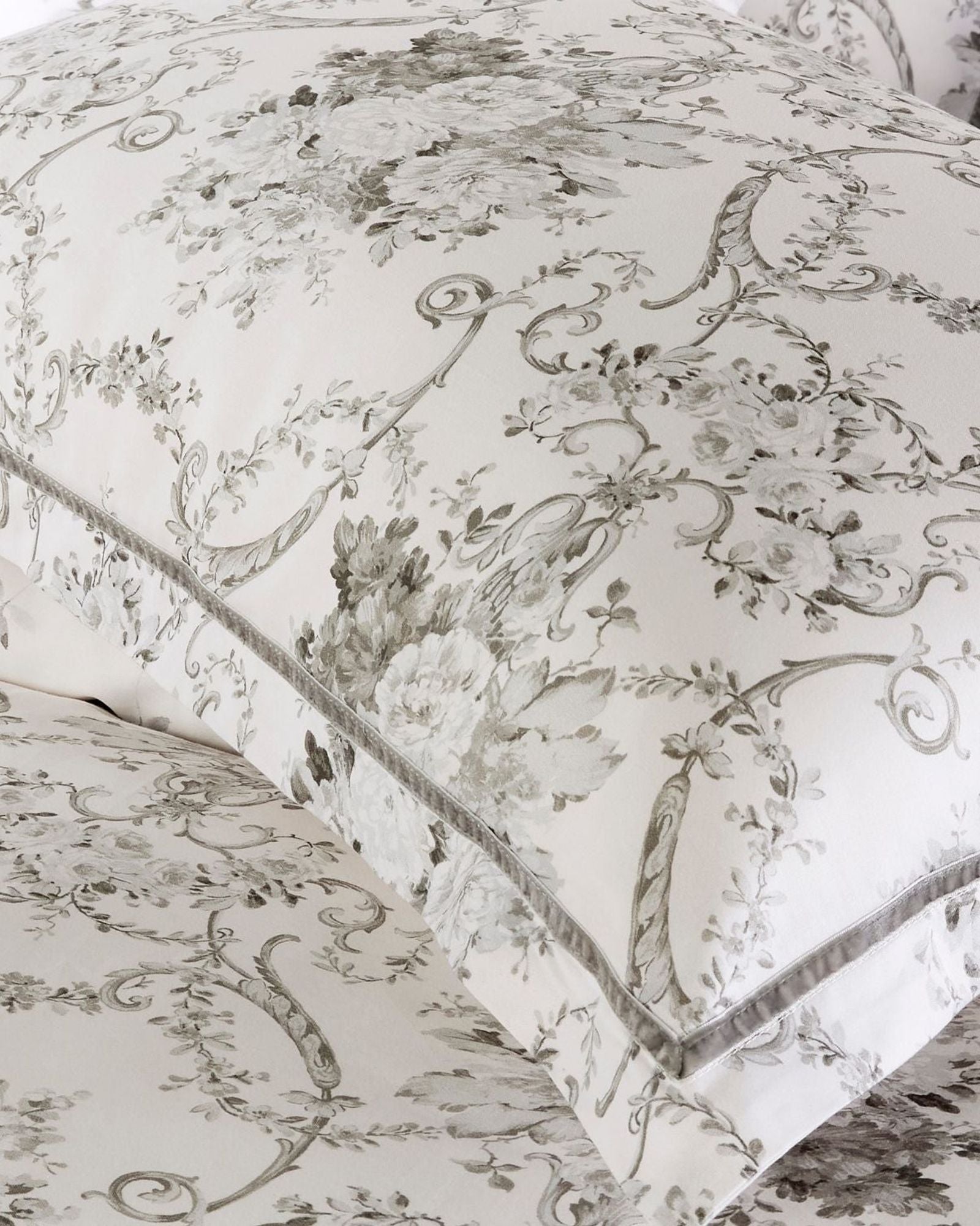 Christy Paris Bedspread Set