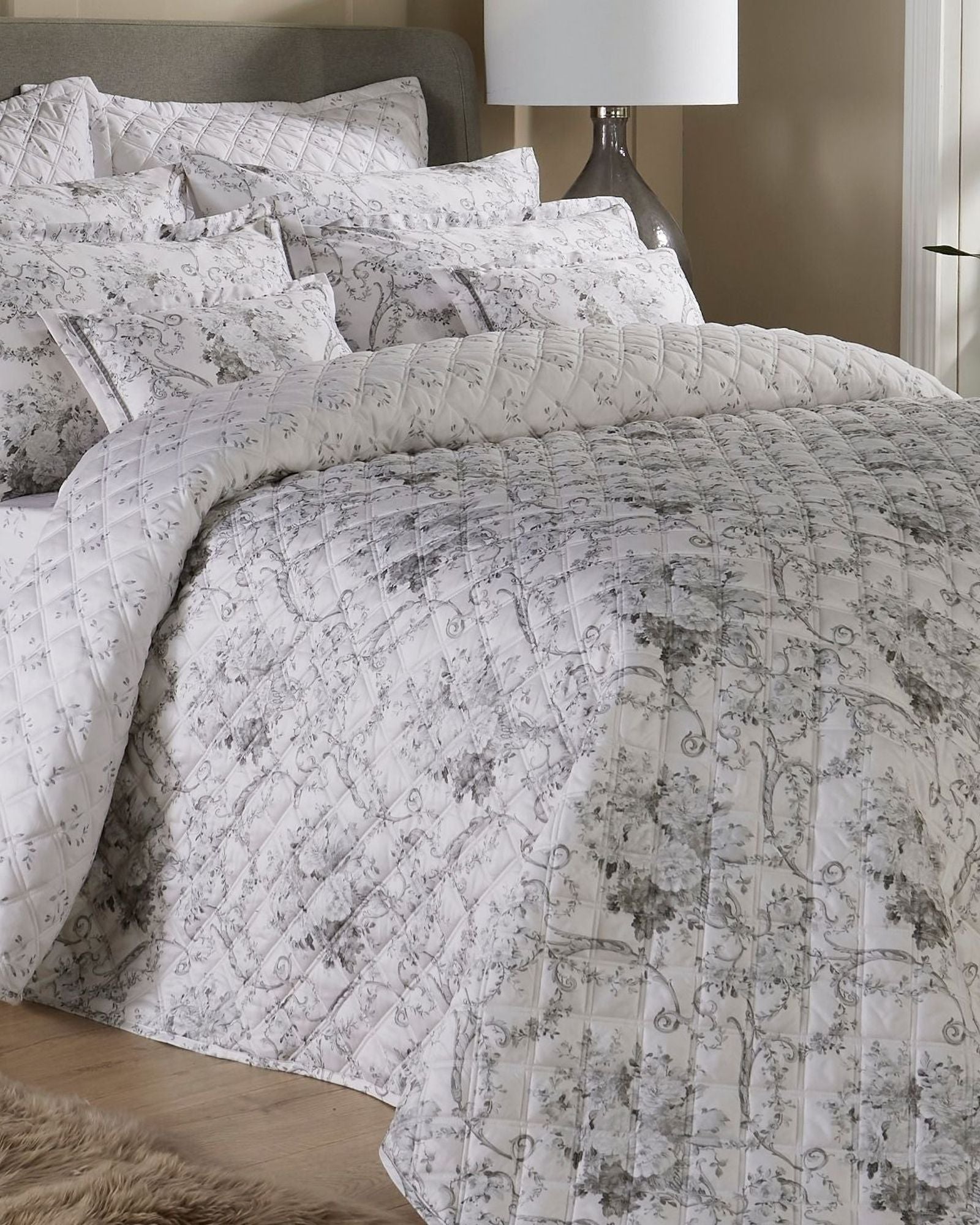 Christy Paris Bedspread Set