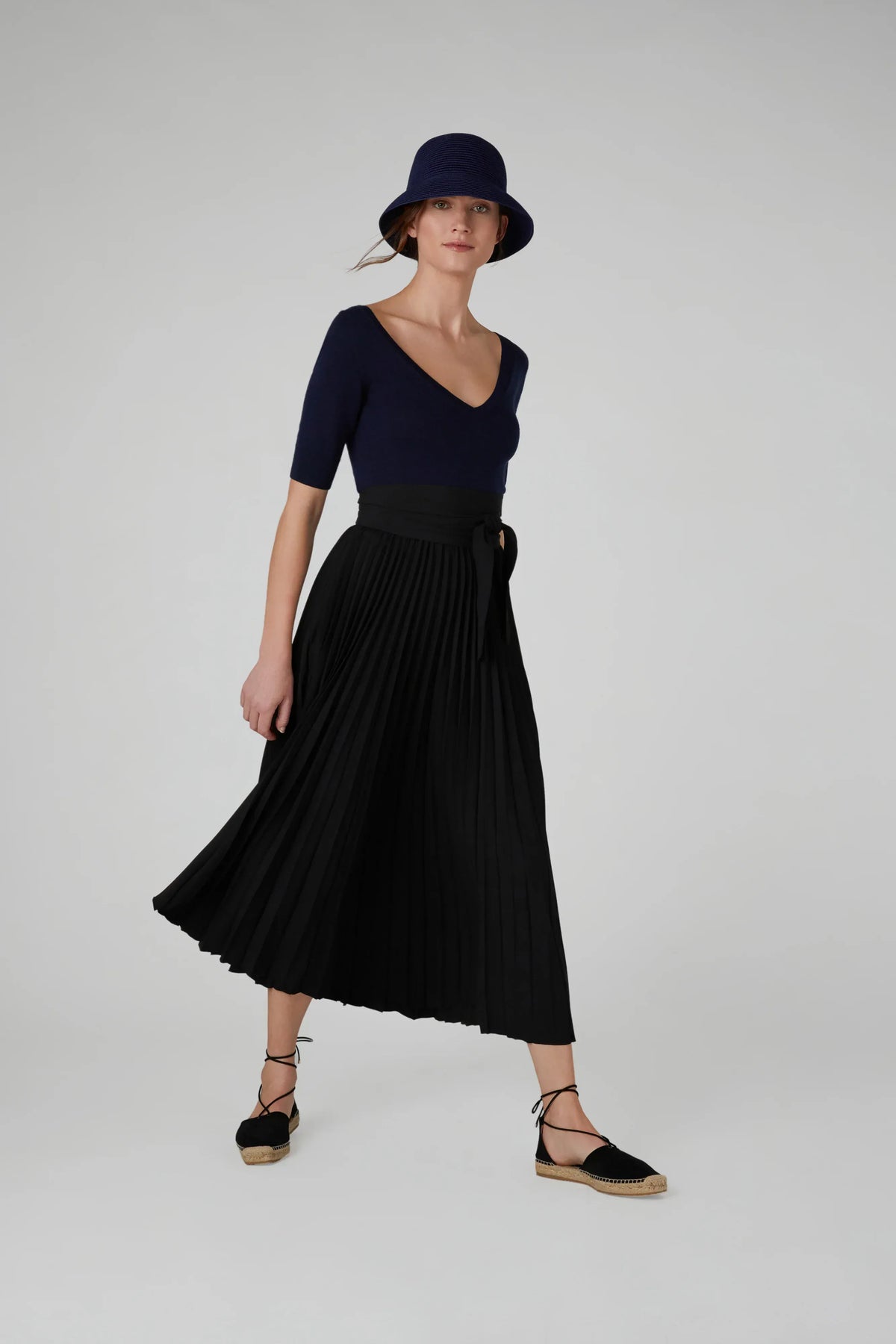 Hattie V Neck Knitted Jumper Merino Wool in Navy