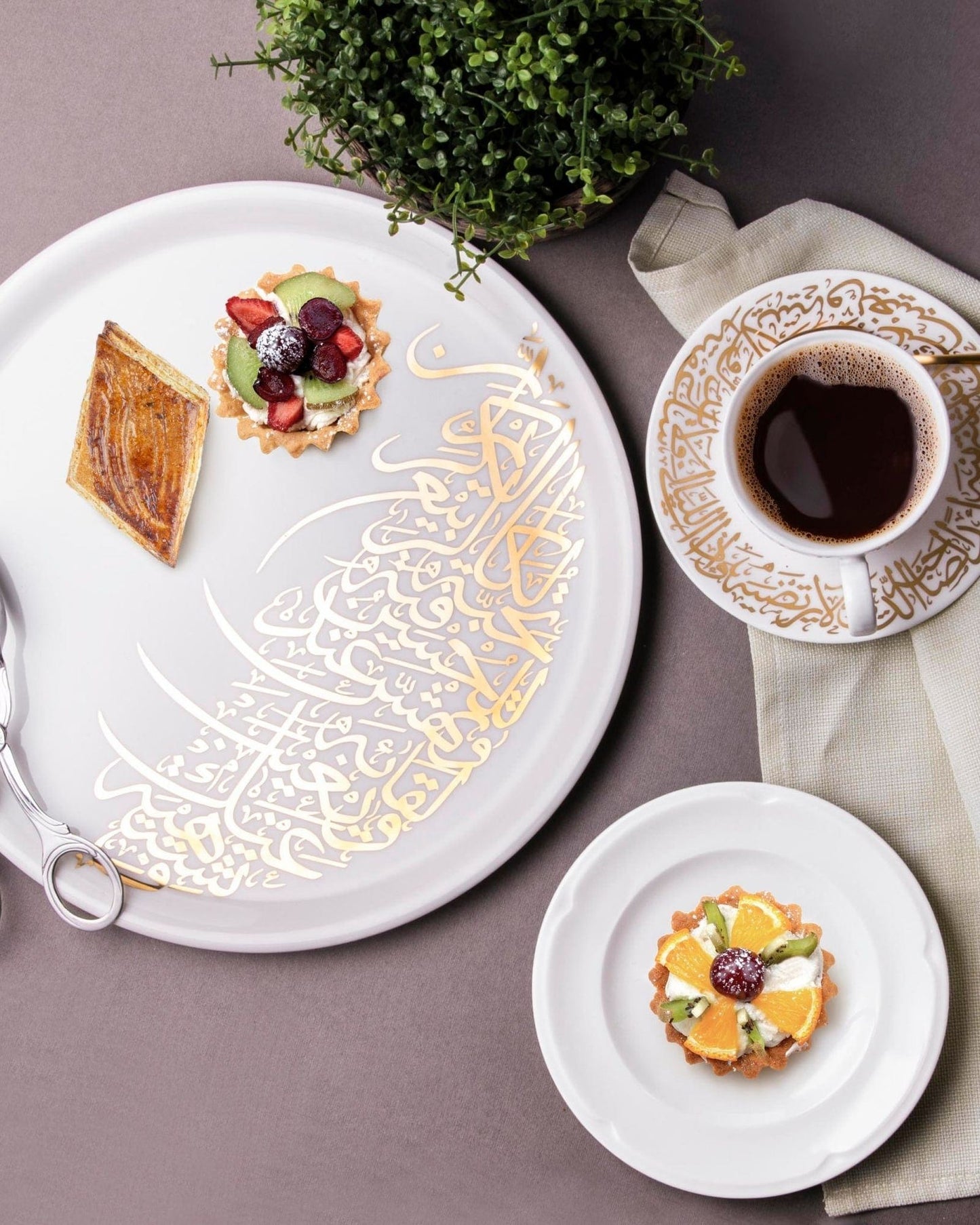 Dimlaj Kareem Charger Plate Large Gold