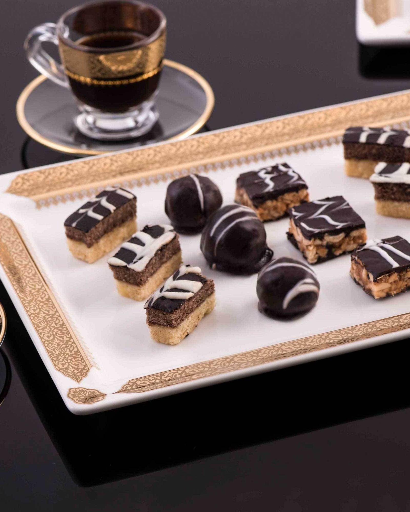 Dimlaj Cordoba Large Rectangular Serving Plate (Gold)