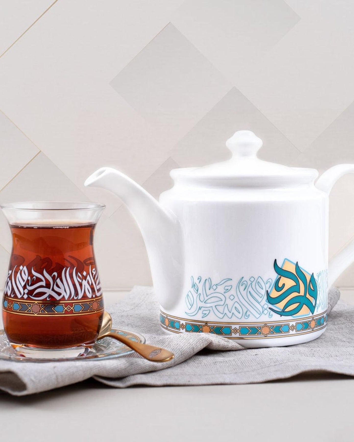 Dimlaj Wurood Istikanas & Saucers 6Pc Gold & Green