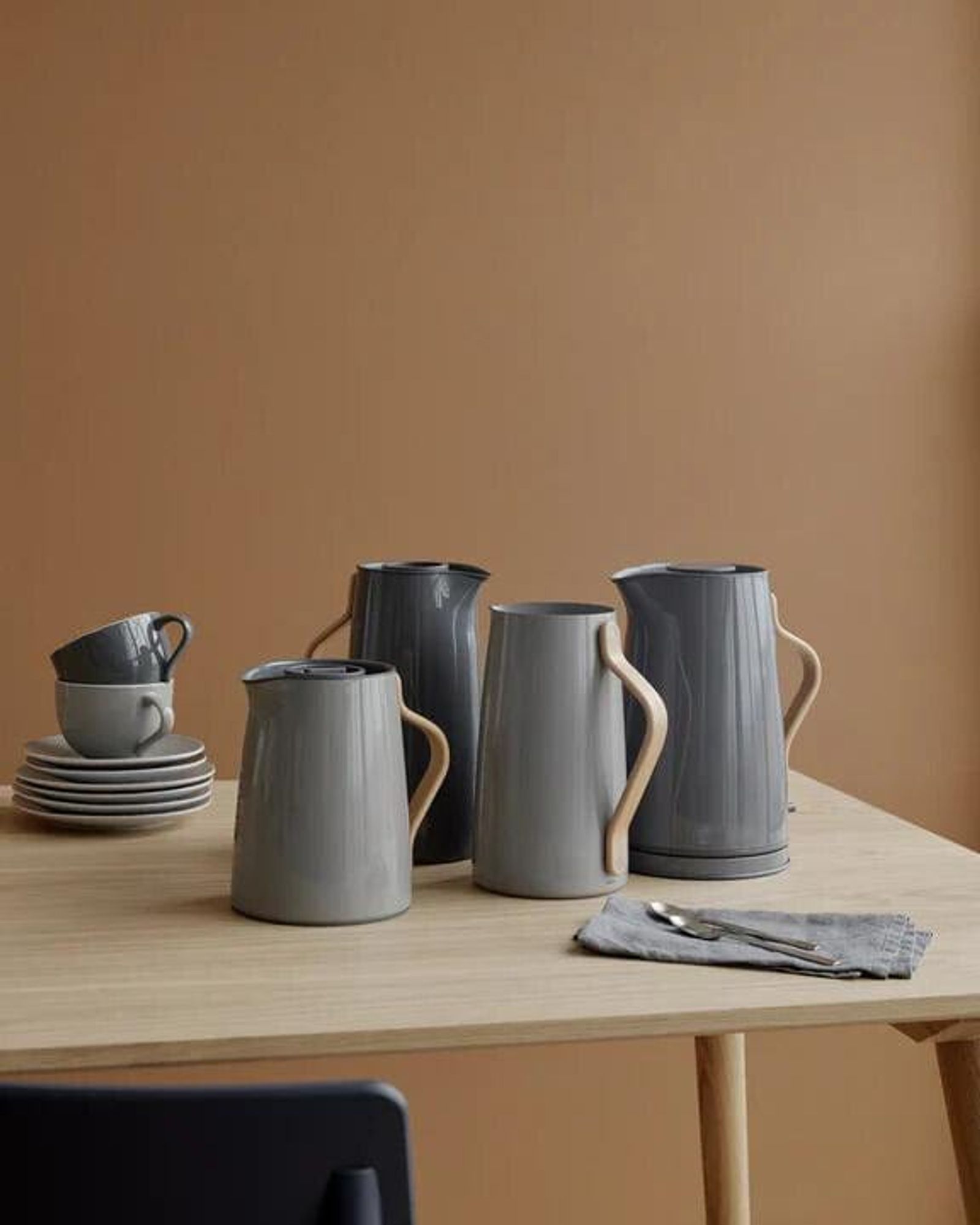 Stelton Emma vacuum jug, coffee -1.2 L grey x-200-1