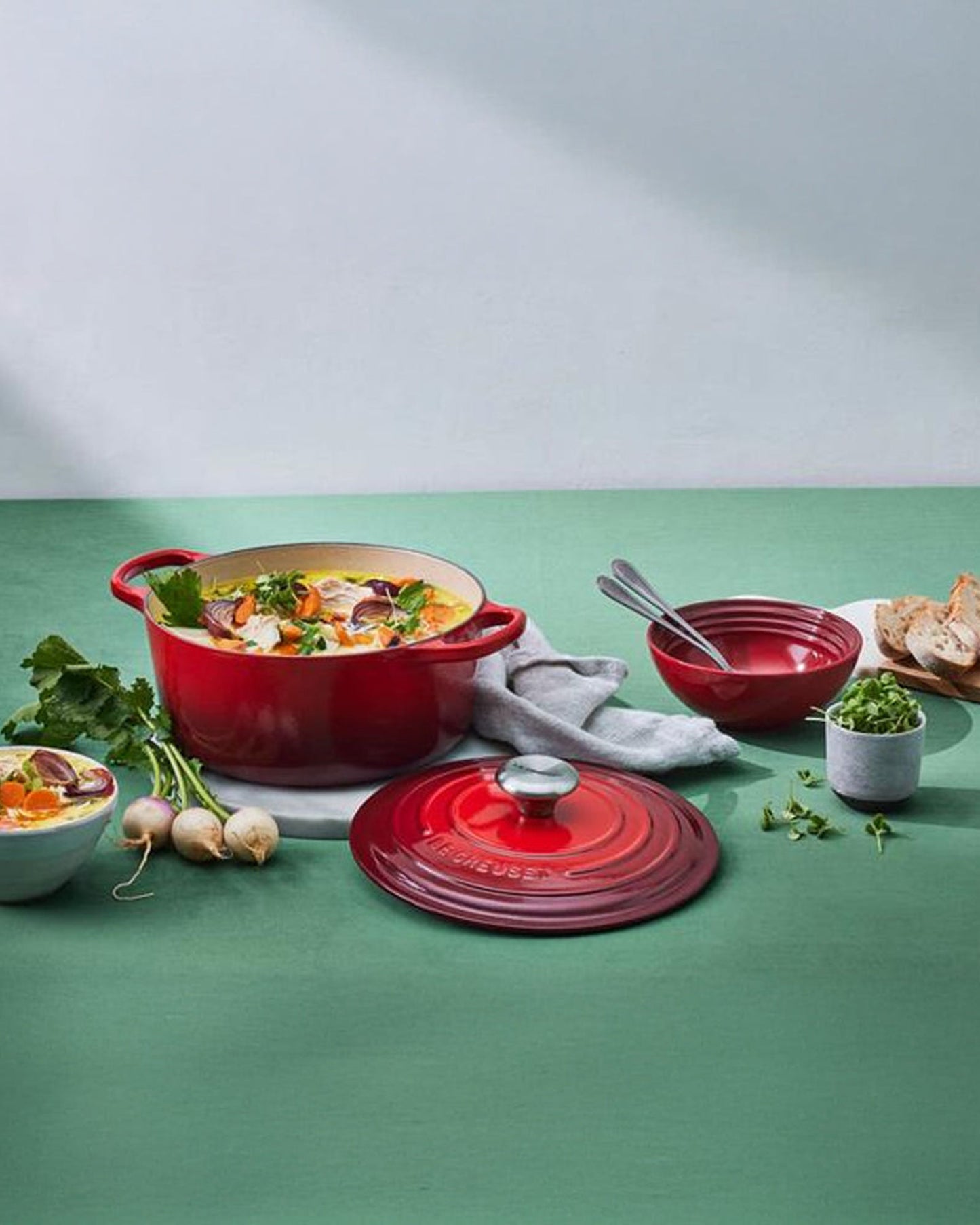 Le Creuset Round French Oven 28cm Cherry Red