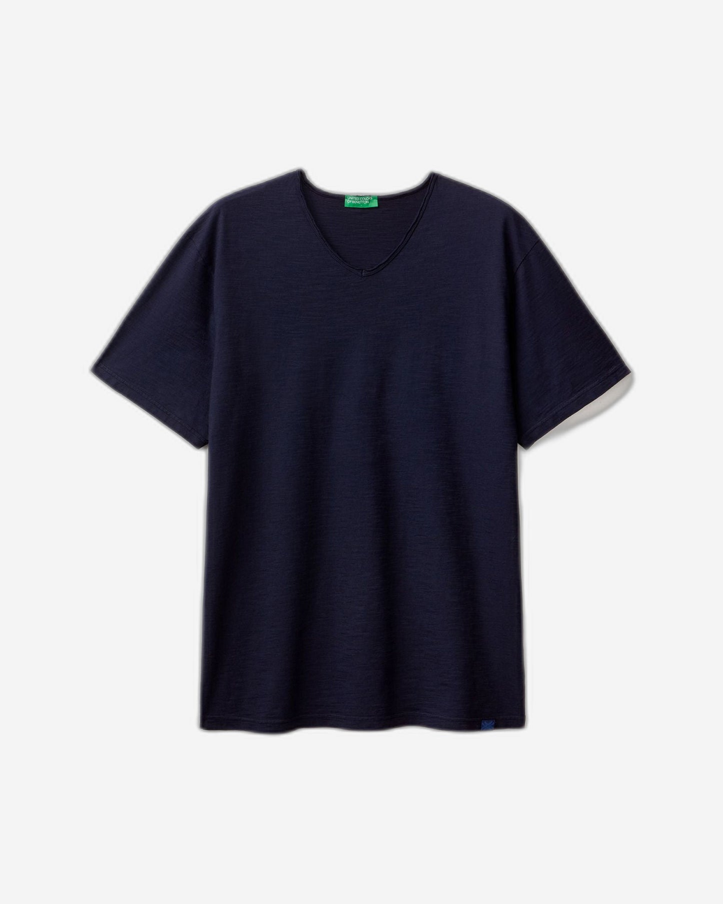 V-neck t-shirt in 100% cotton