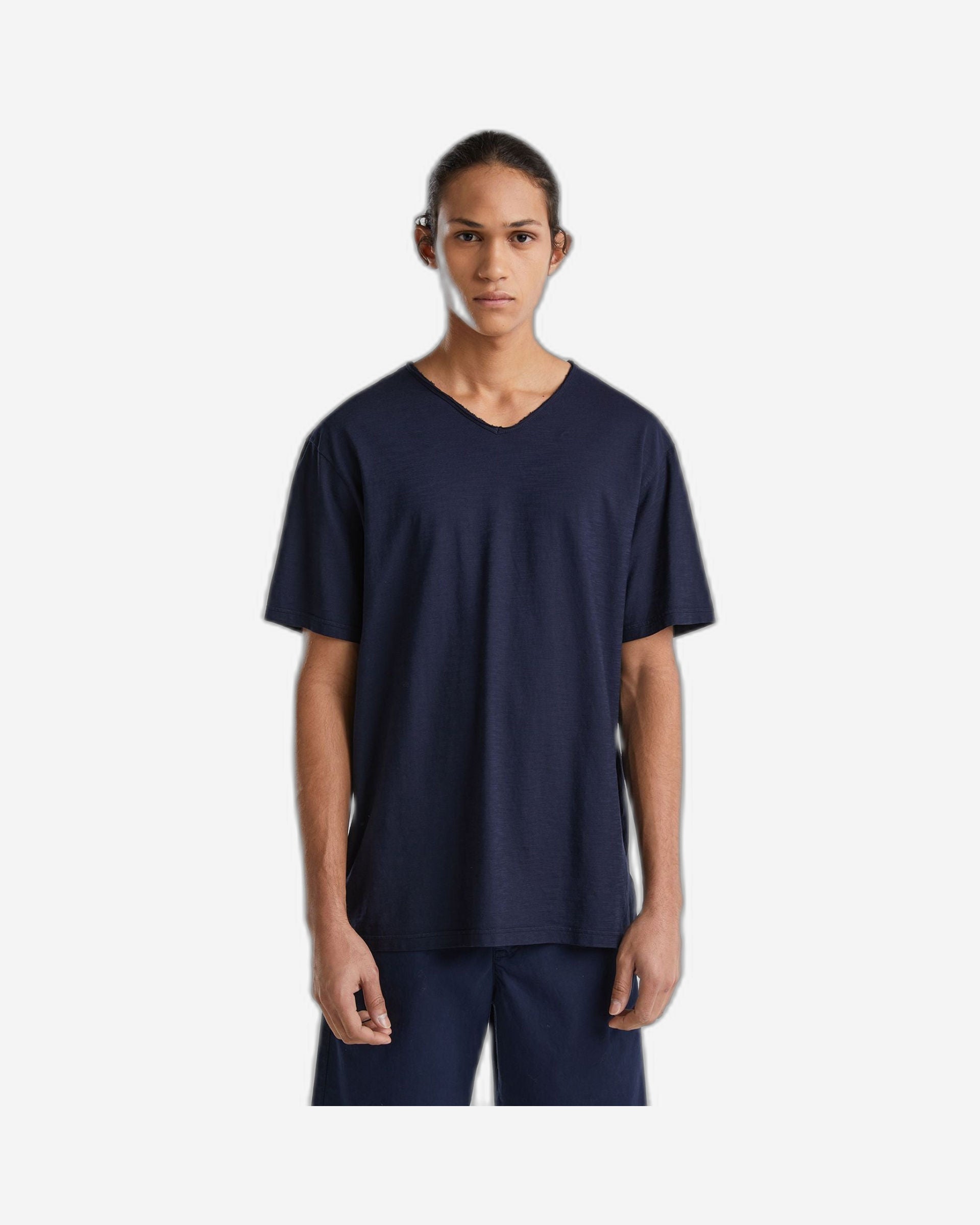 V-neck t-shirt in 100% cotton