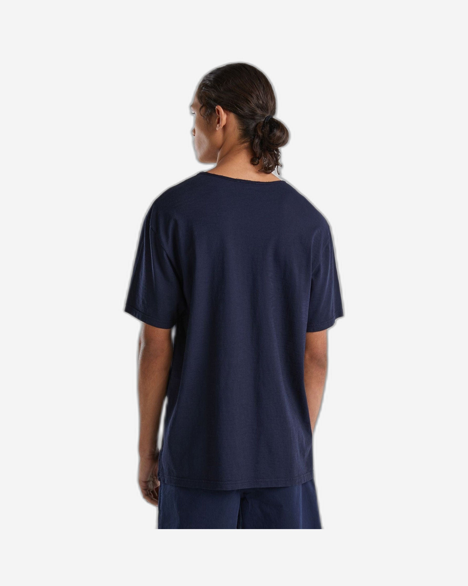 V-neck t-shirt in 100% cotton