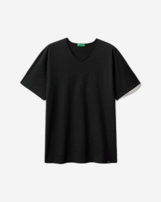 V-neck t-shirt in 100% cotton