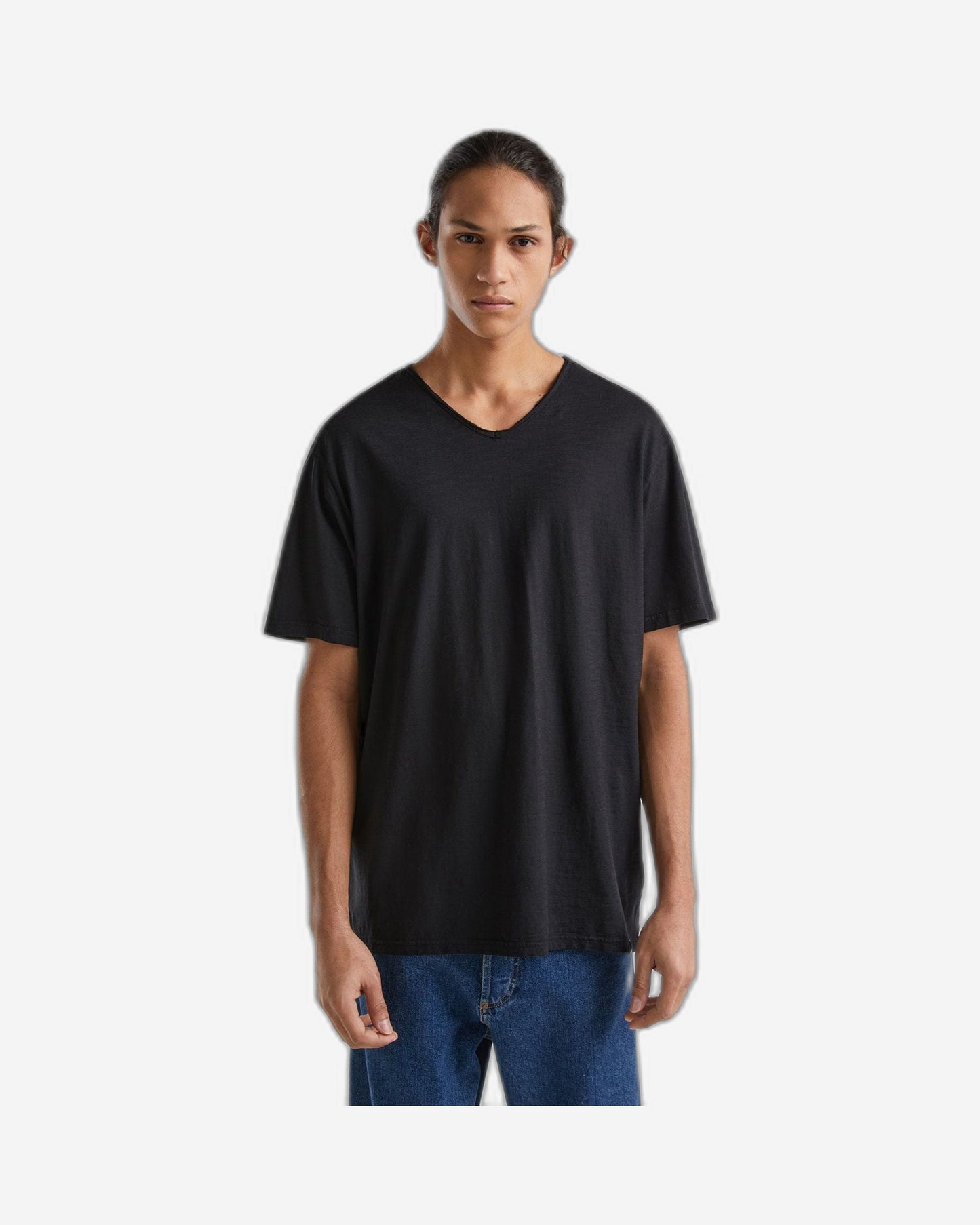 V-neck t-shirt in 100% cotton