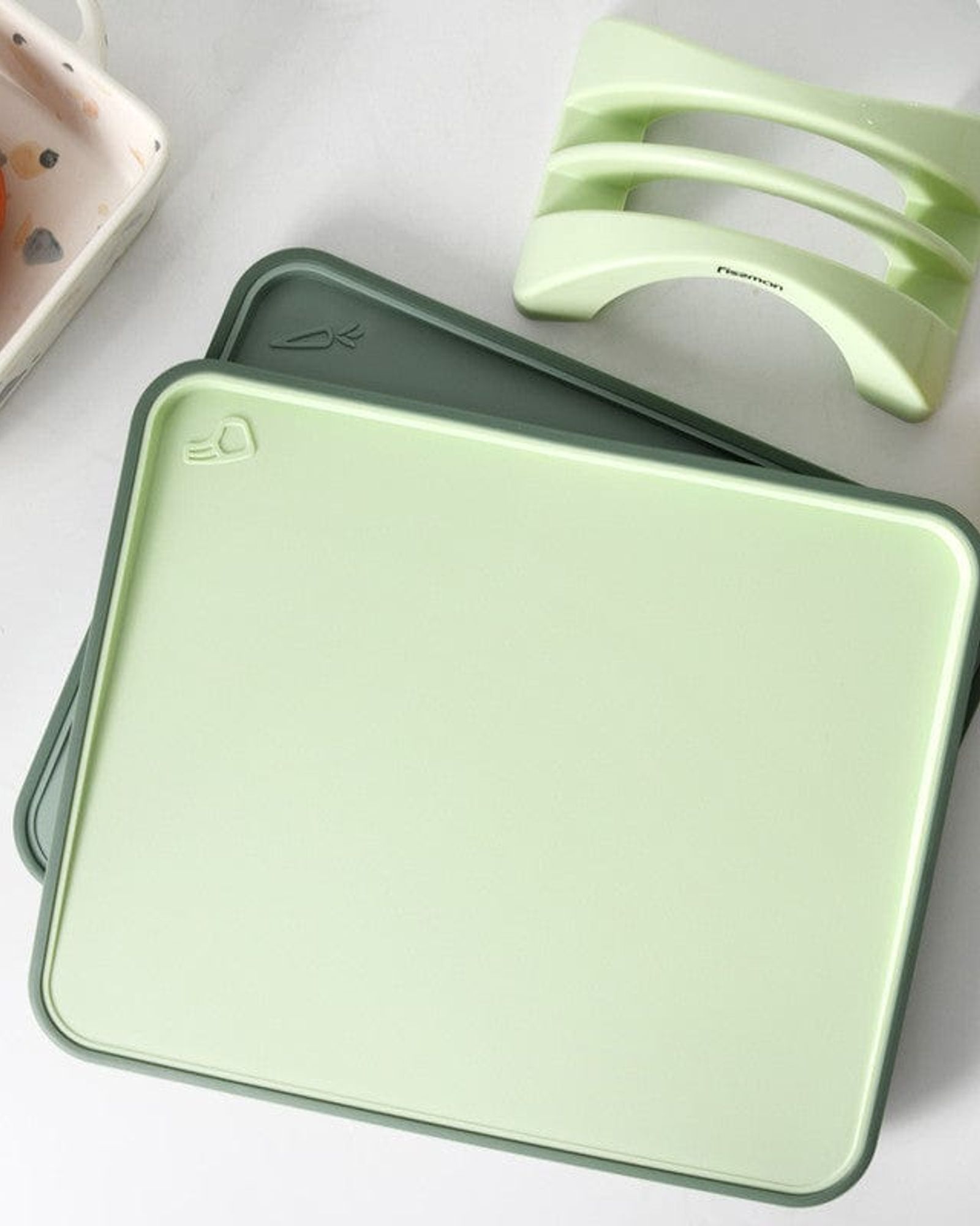Fissman 2 Piece Index Chopping Boards 34X28 Cm With Holder Green Plastic+ Tpr