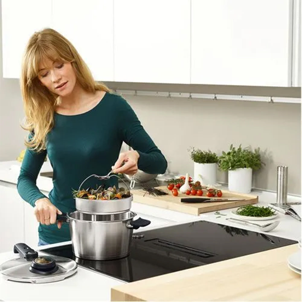 Fissler VITAVIT PREMIUM S4 PRESSURE COOKER 22CM 4.5L WITH PERFORATED INSERT