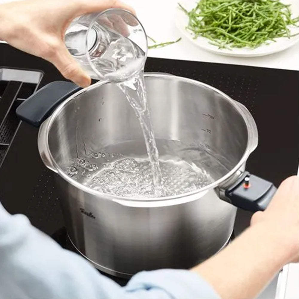 Fissler VITAVIT PREMIUM S4 PRESSURE COOKER 22CM 4.5L WITH PERFORATED INSERT
