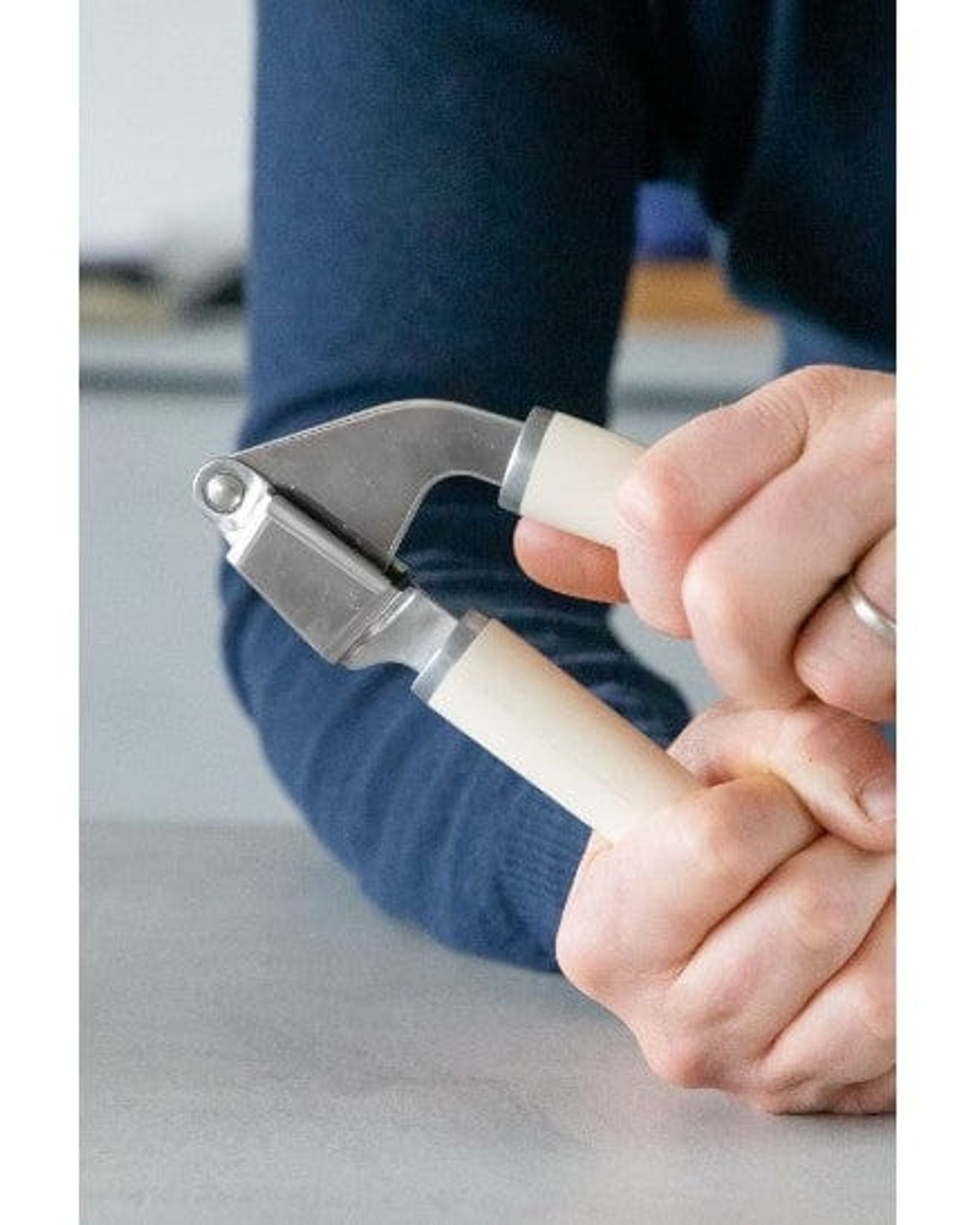 Kitchenaid Coreline Garlic Press  Almond Cream