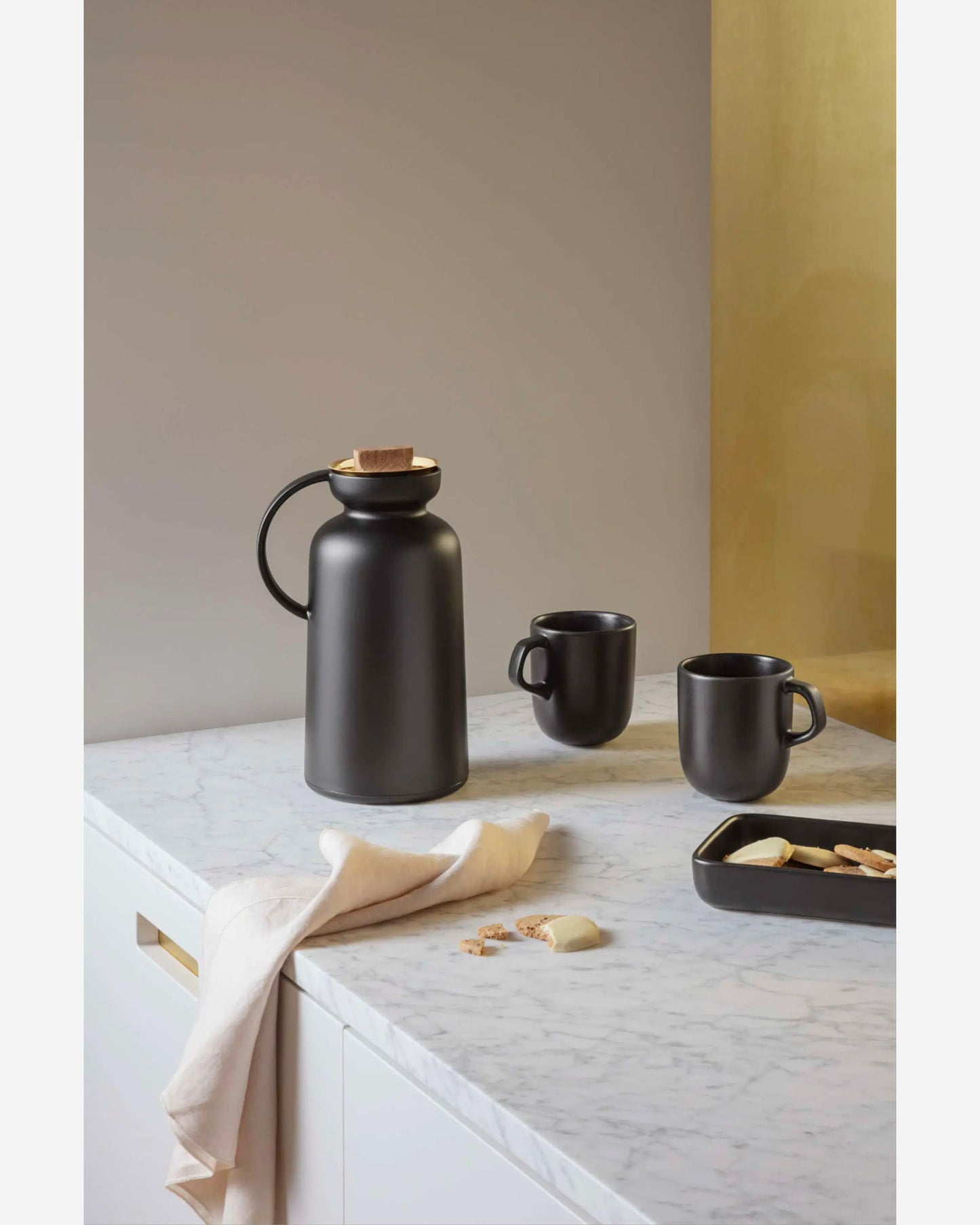 Eva Solo 502878 Silhouette Vacuum 1.0L Black/Brass