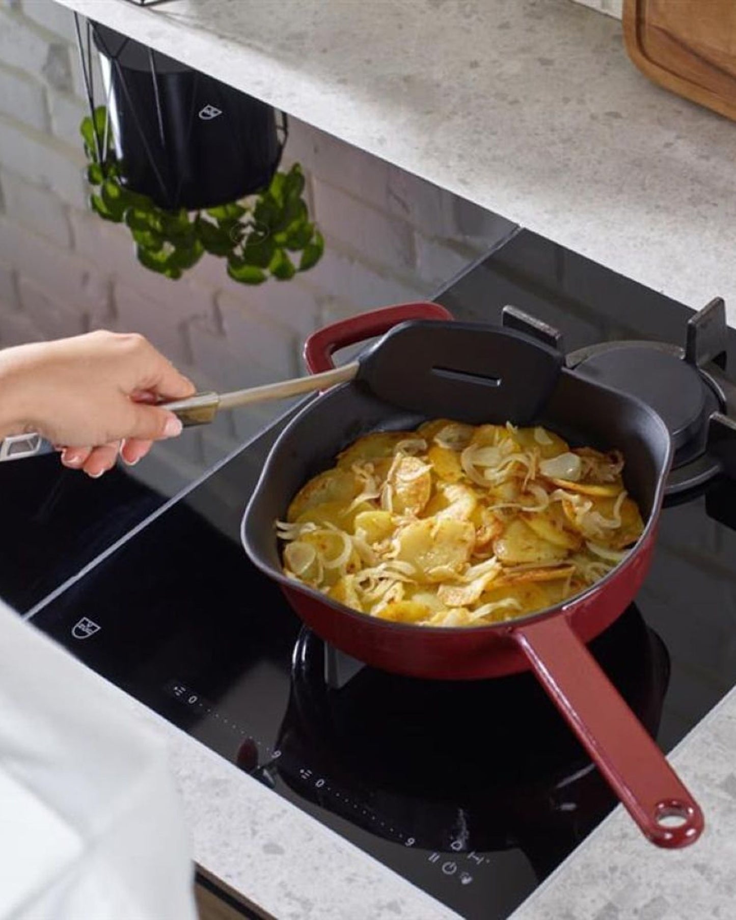 Fissler Mc Cast Iron Red Pan Round 1.9L  - 064-310-24-100/0