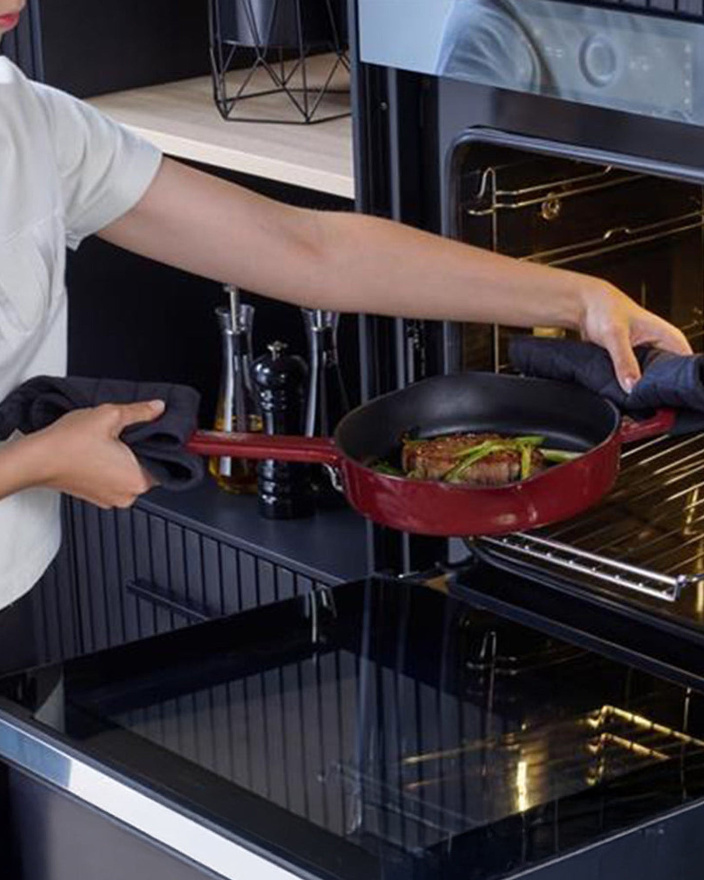 Fissler Mc Cast Iron Red Pan Round 1.9L  - 064-310-24-100/0