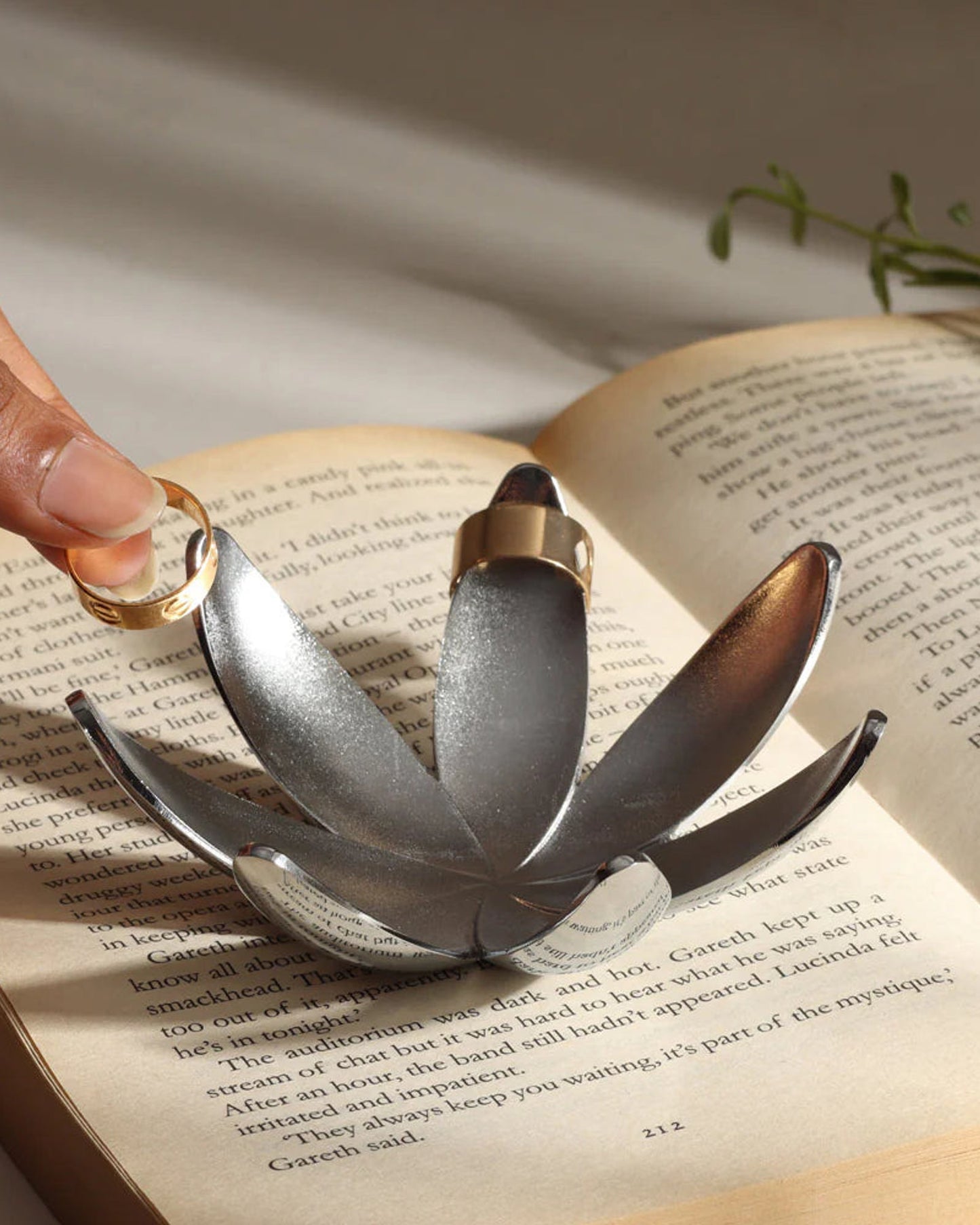 Umbra Magnolia Ring Holder 1 /12 Chrome