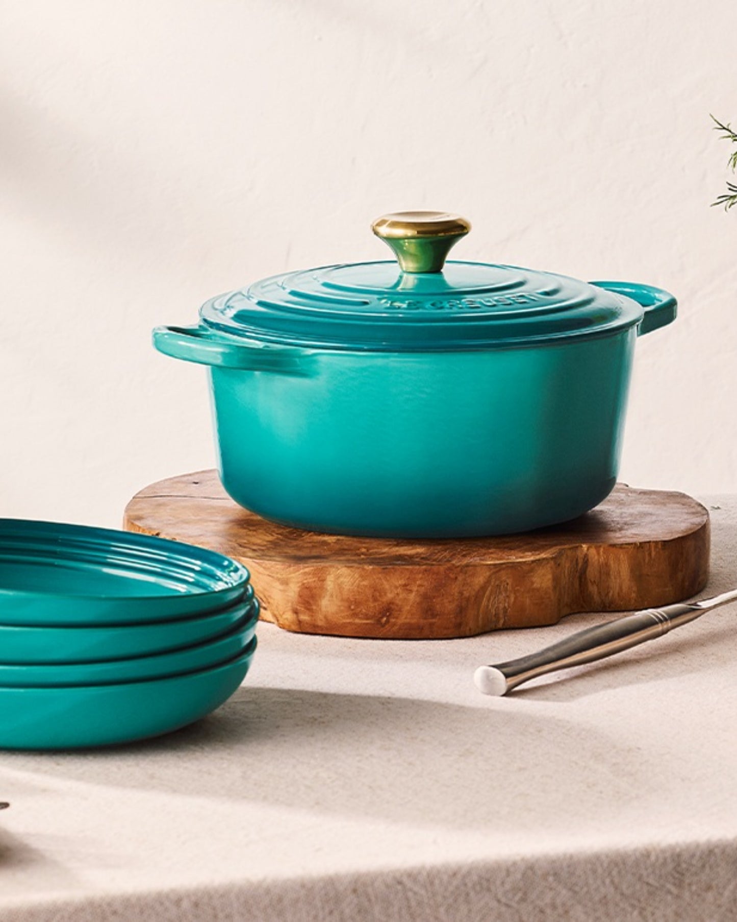 Le Creuset Bleu Riviera L.Gold Knob Signature Round Casserole/Oven 22Cm 3.3L