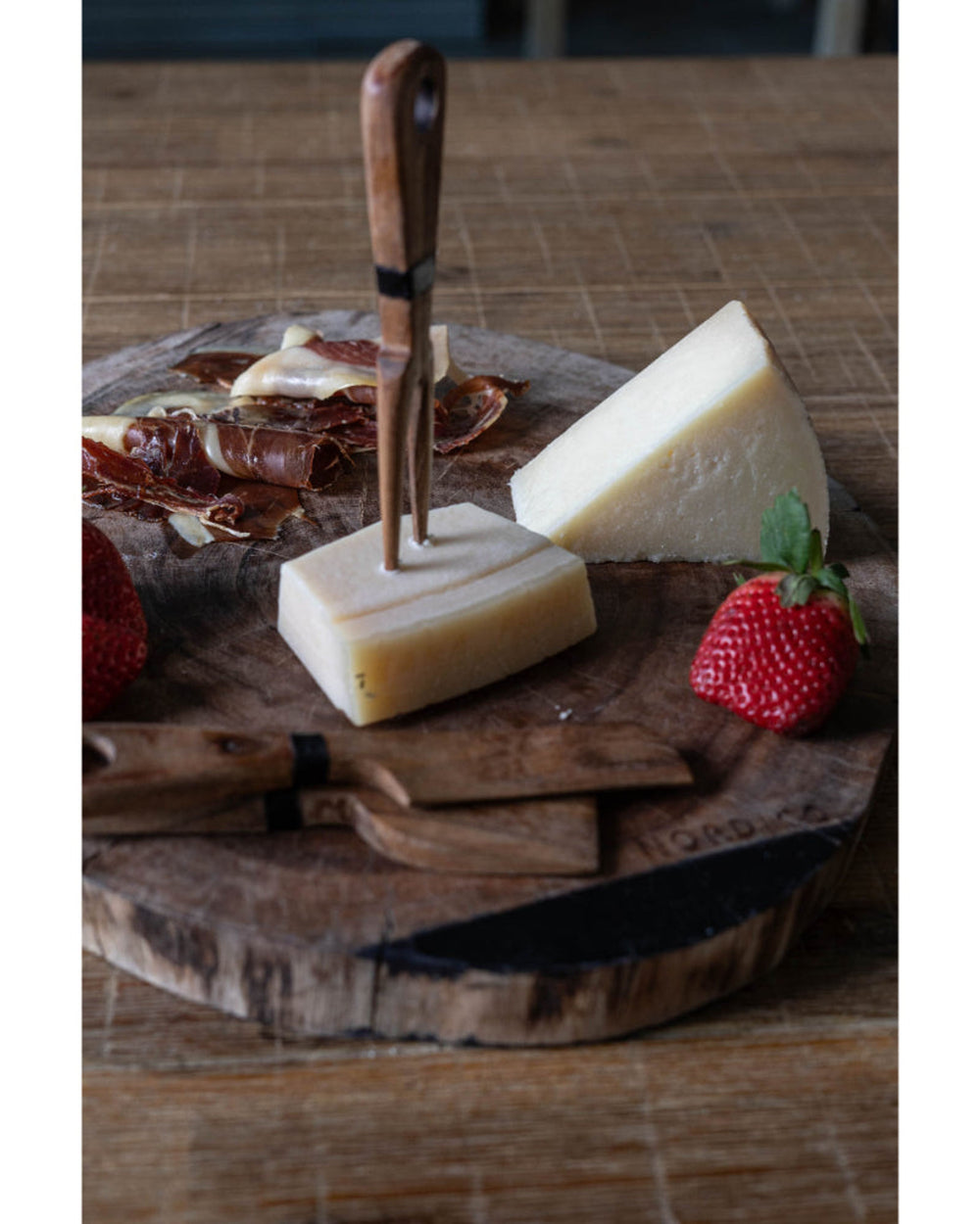 Nordico Wooden Cheese Board Set