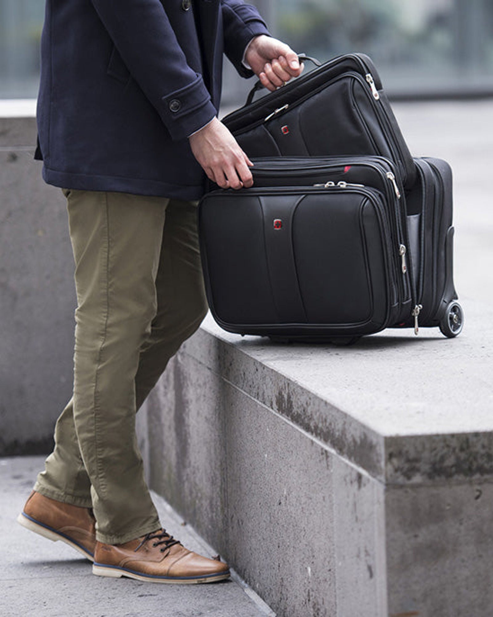 Wenger Patriot 2-Piece Business Set with Comp-U-Roller and Matching 15.6'' Laptop Case - 600662