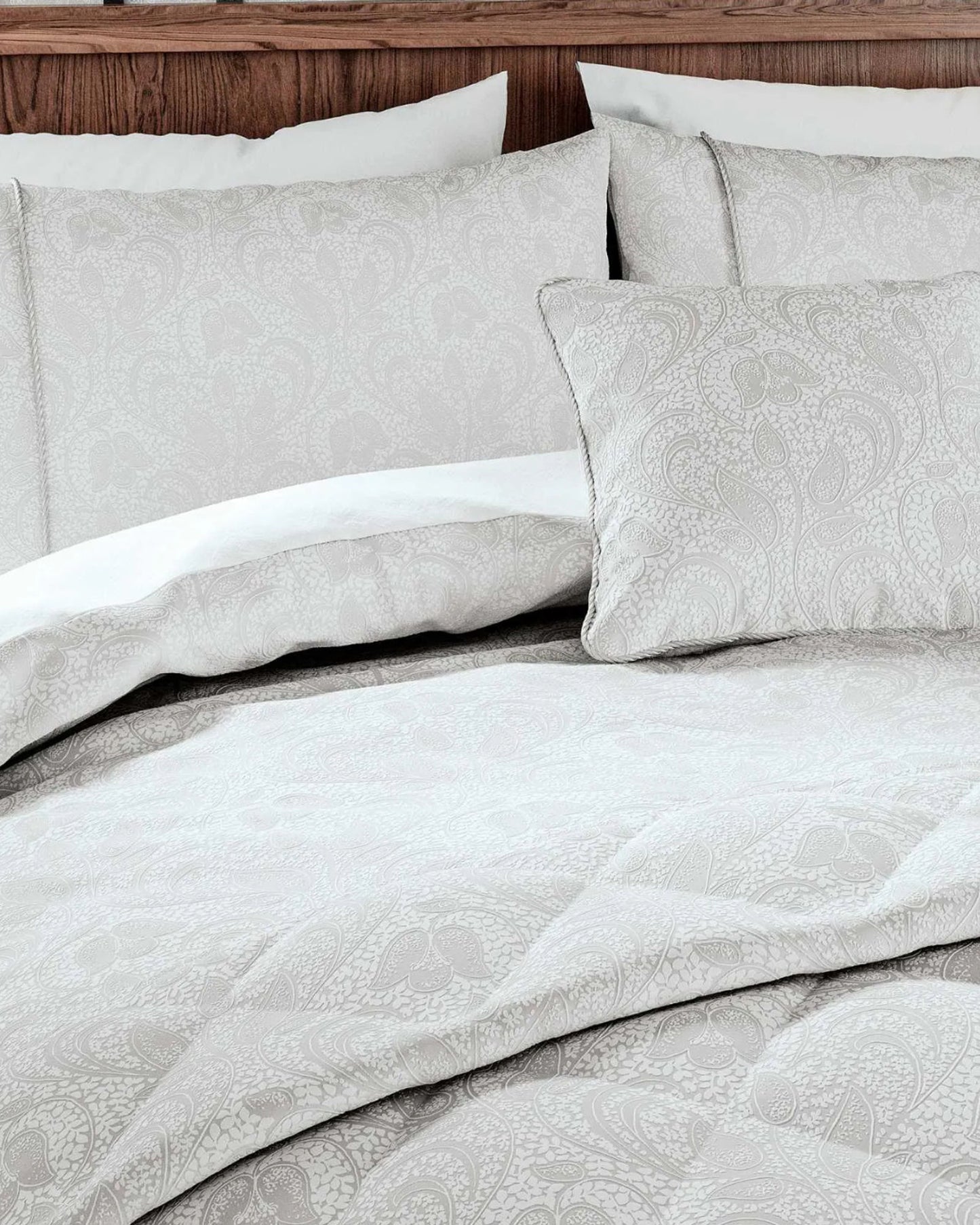 Bedeck of Belfast "Ashleigh" Duvet Cover and Oxford Pillowcase in Platinum