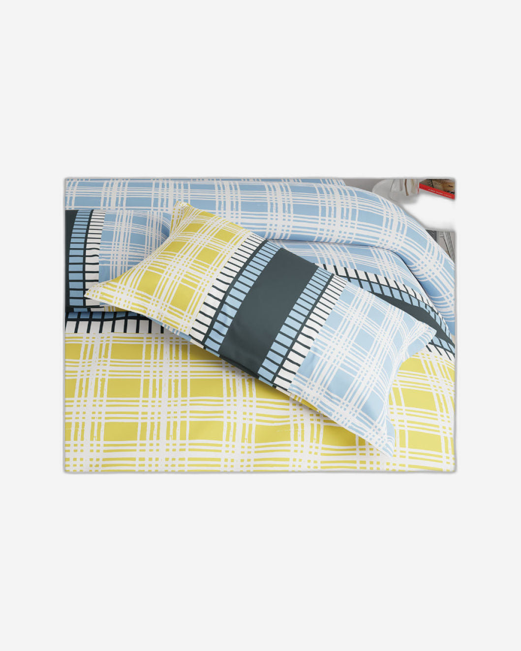 United Colors of Benetton Rainbow 210 TC Super King Bedsheet with 2 Pillow covers Multi