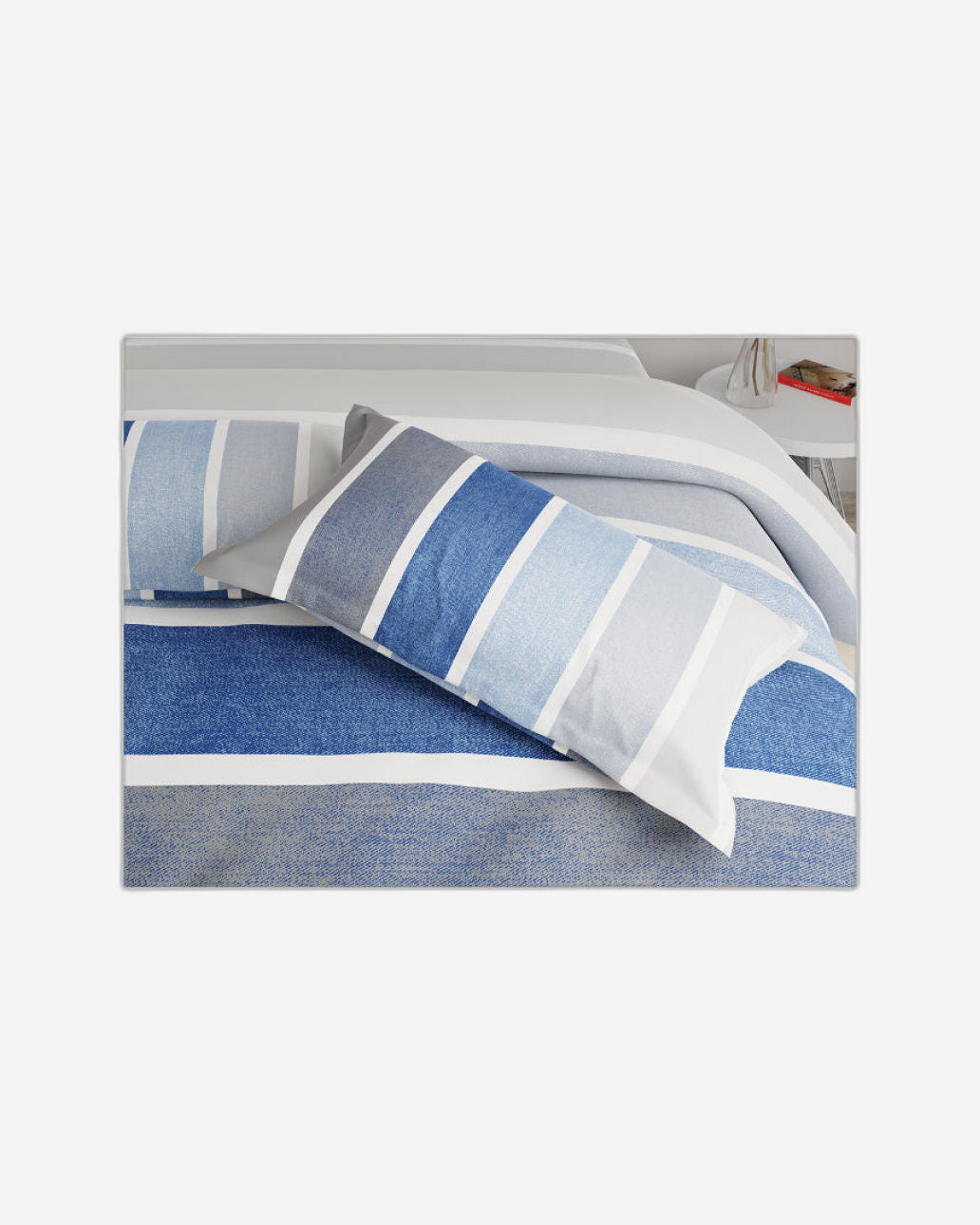 United Colors of Benetton Rainbow 210 TC Super King Bedsheet with 2 Pillow covers Navy
