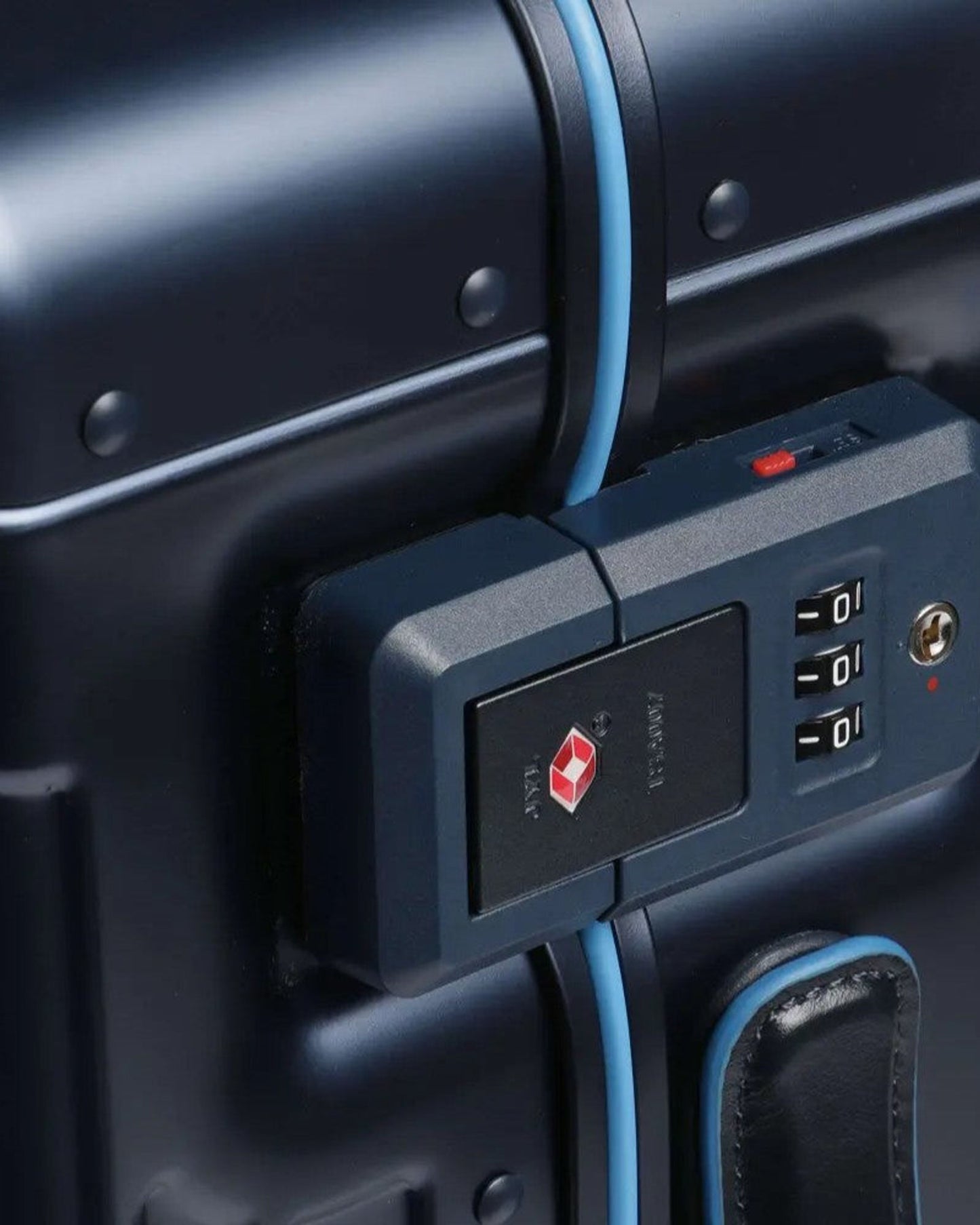 Piquadro Piqalu BS2 4 Double Wheel In Alumium And Leather