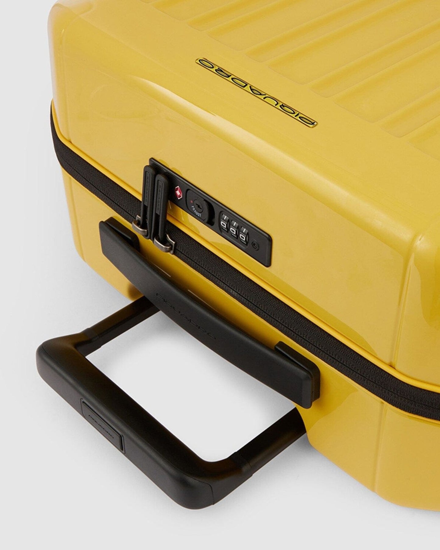 Piquadro Pq-Light 55Cm Ultra Slim Hardcase 4 Double Wheel Cabin Trolley Yellow - Bv4425Pqls2/G2
