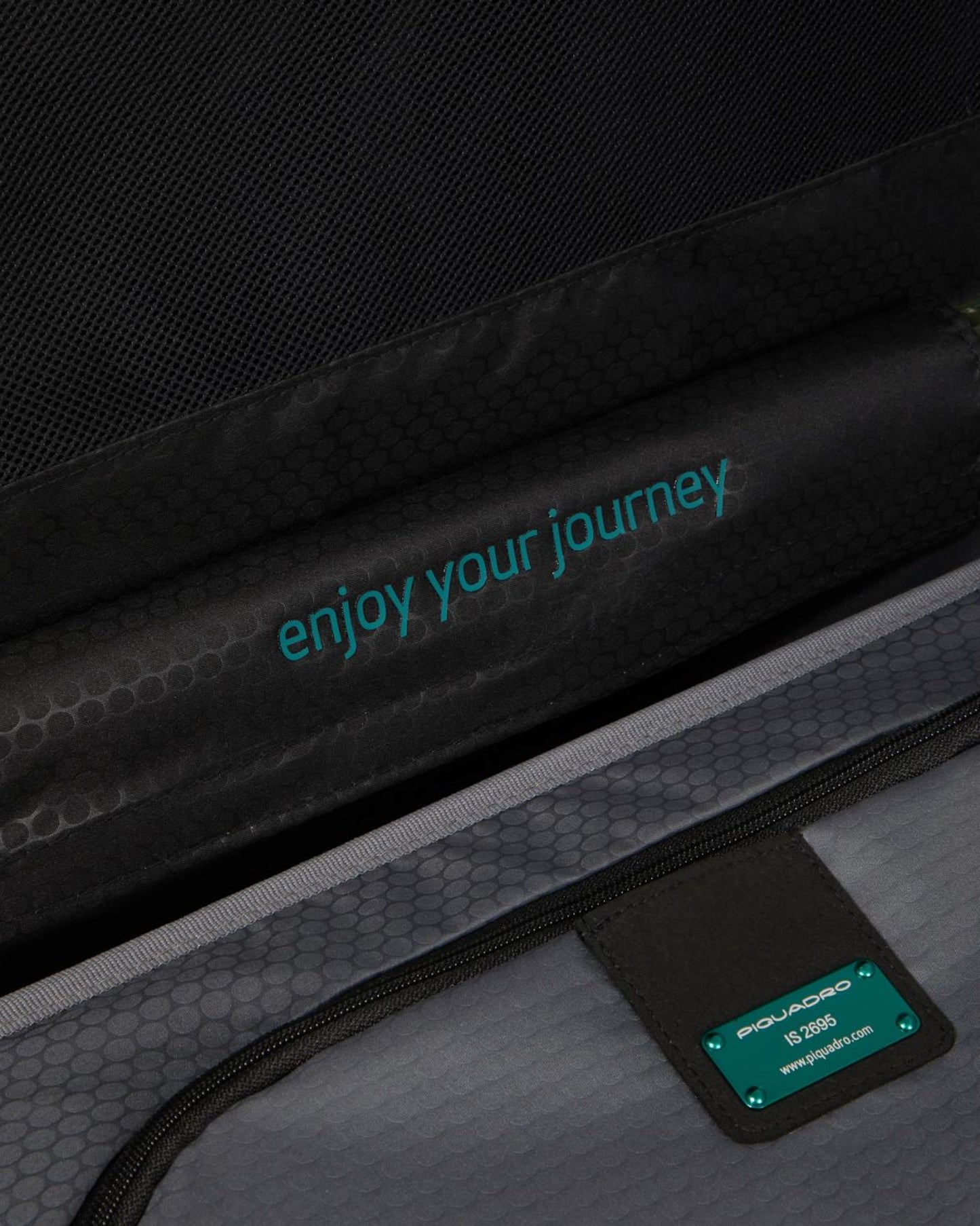 Piquadro Pq-Light Ultra Slim Spinner In Polycarbonate Green