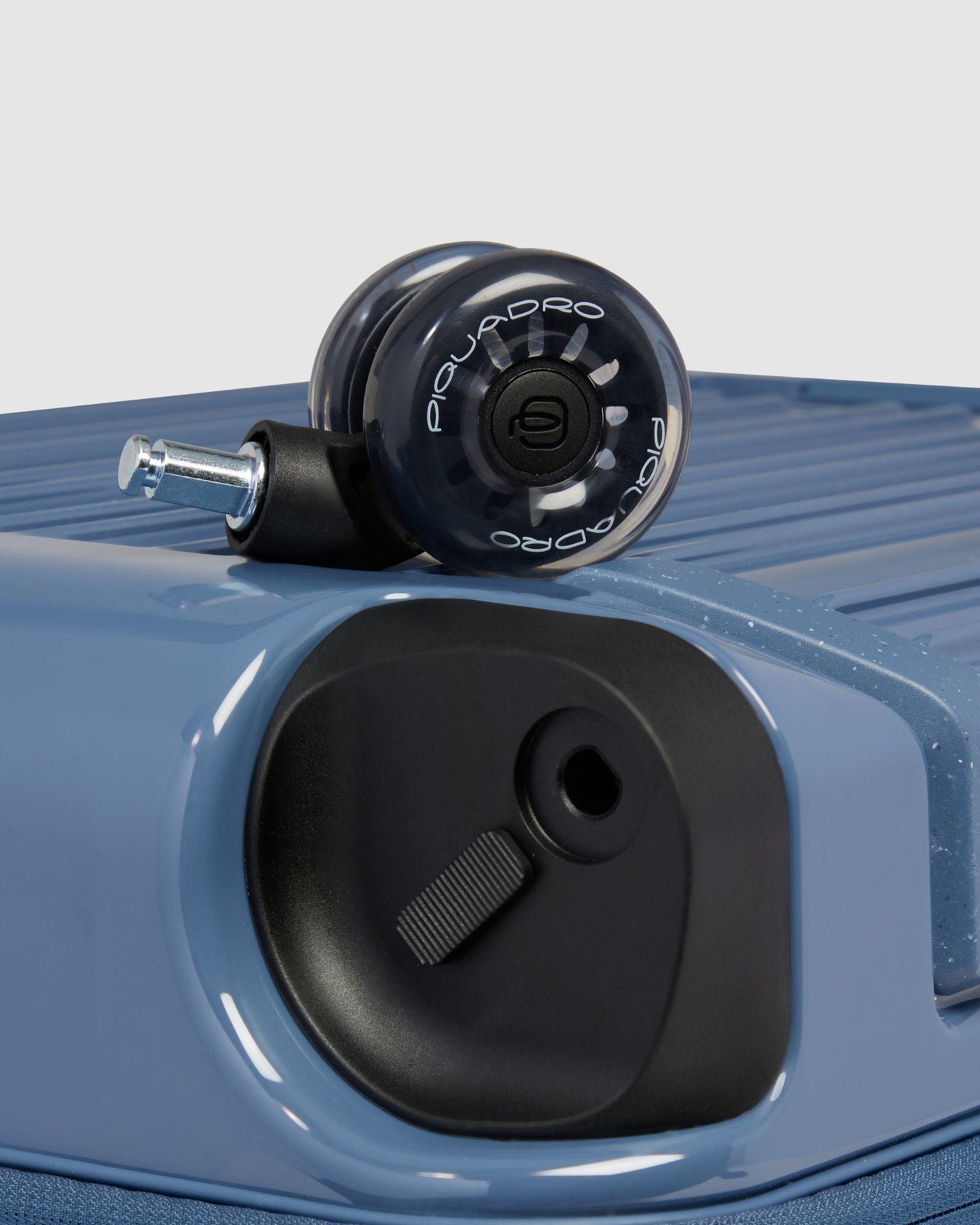 Piquadro Pop Hardside 4 Wheel Medium Suitcase Blue
