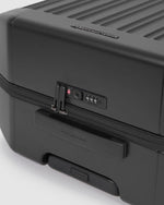 Piquadro Pq-Light 69Cm Hardcase 4 Double Wheel Medium Check-In Trolley Matt Black - Bv4427Pql/No