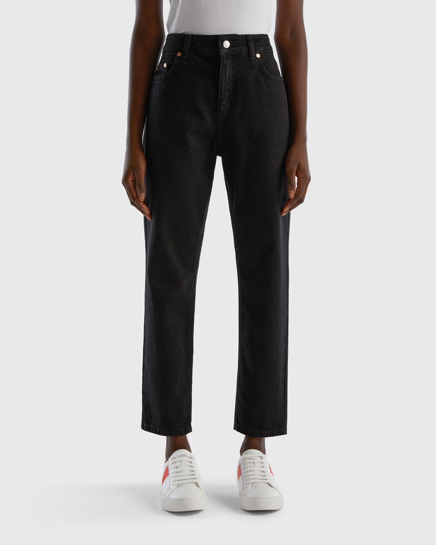 Cropped high-waisted jeans