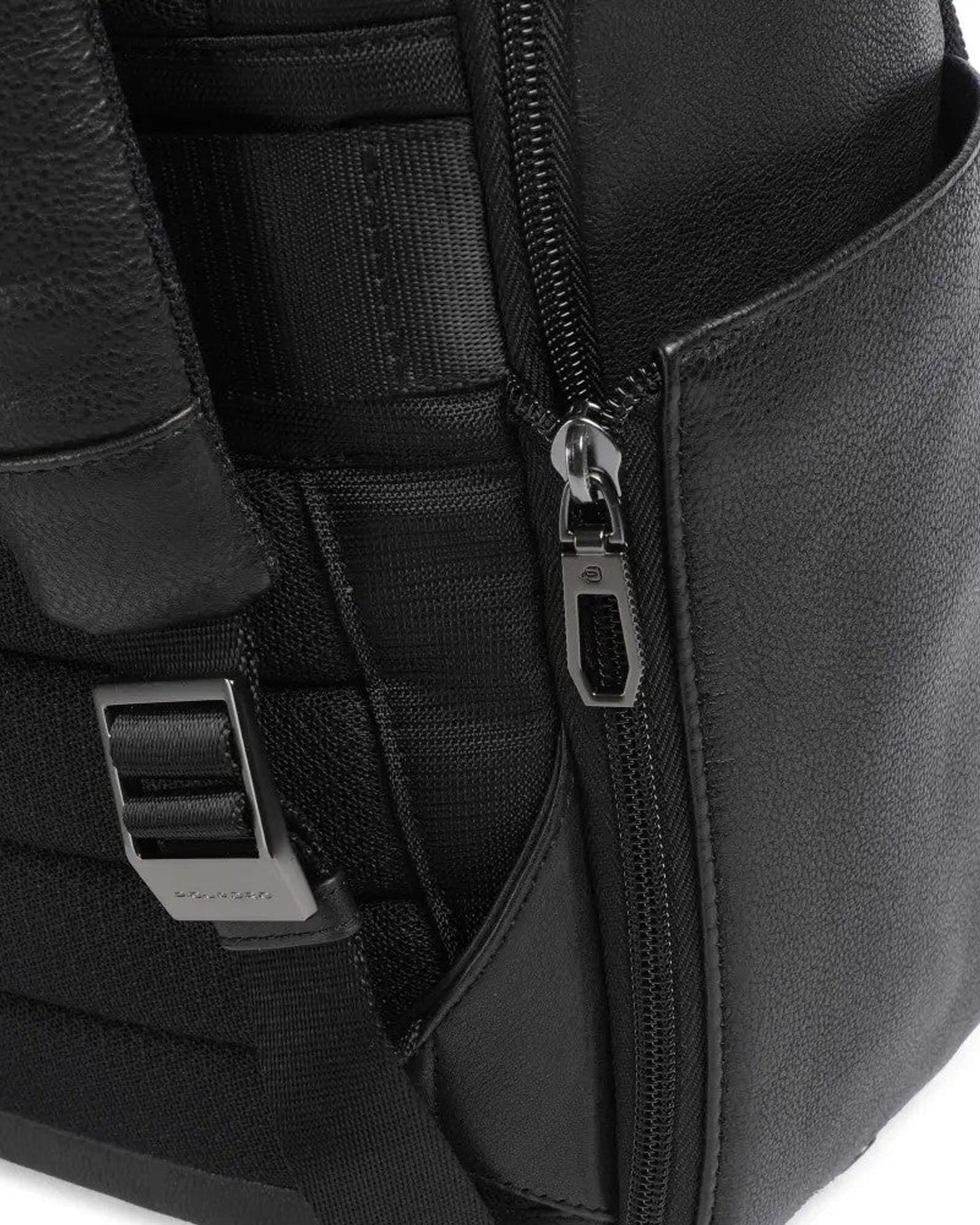 Piquadro S134 Leather Backpack Black