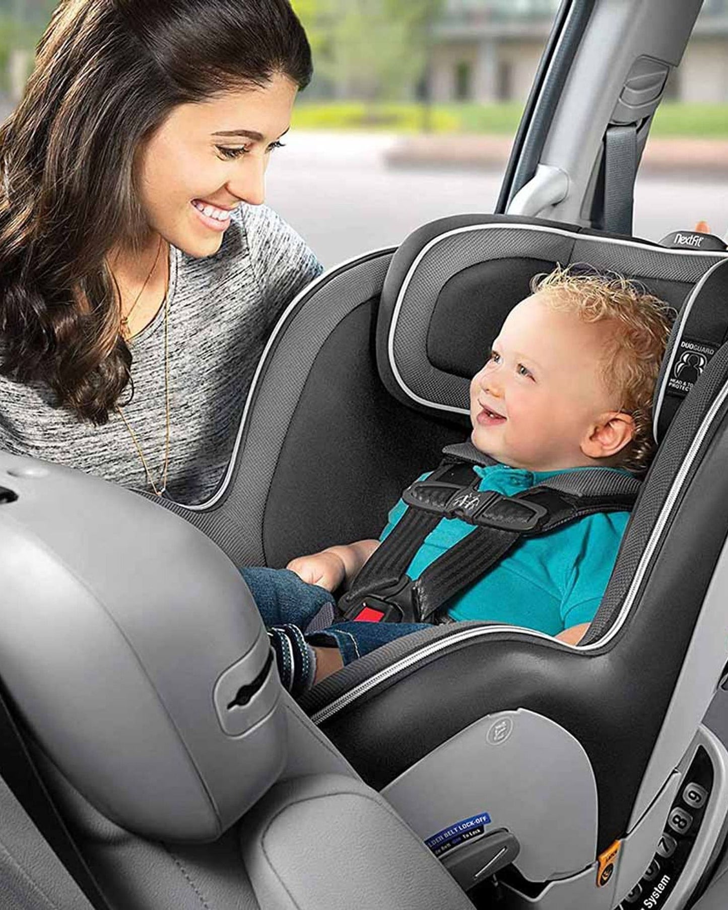 CHICCO NEXTFIT ZIP CONVERTIBLE CAR SEAT 5-65 LBS/2-30 KG - CARBON
