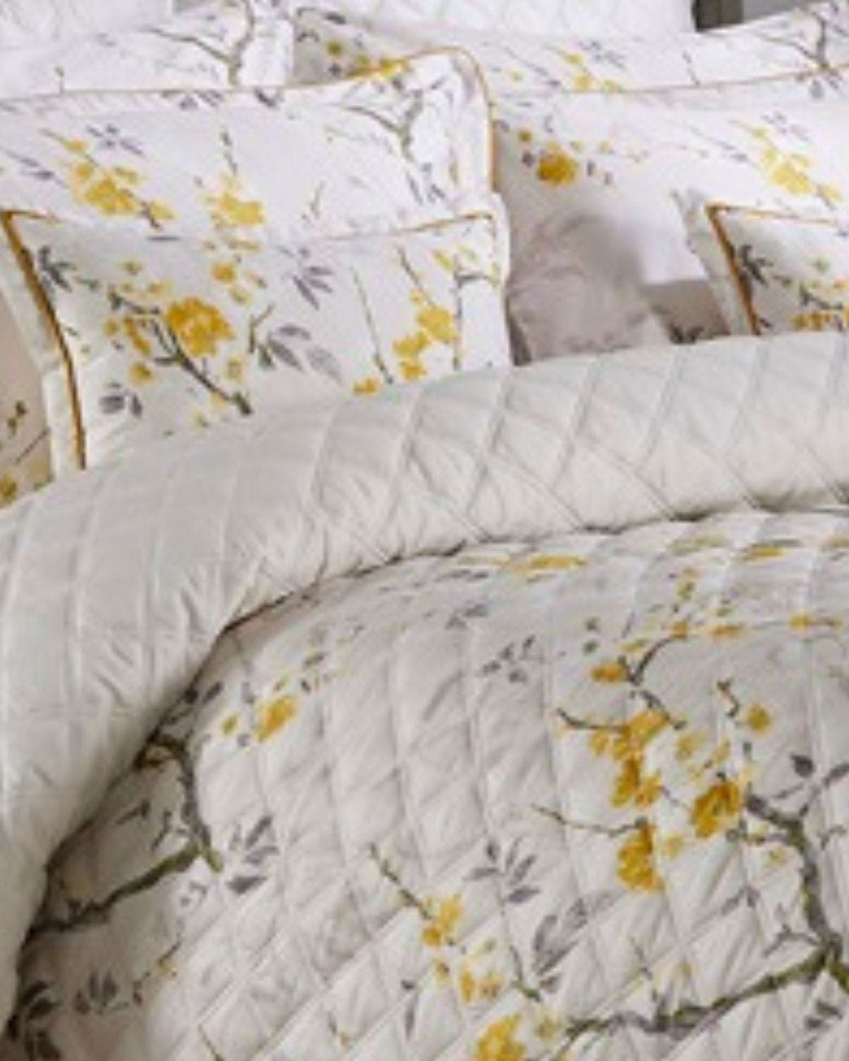 Christy Paris Bedspread Set