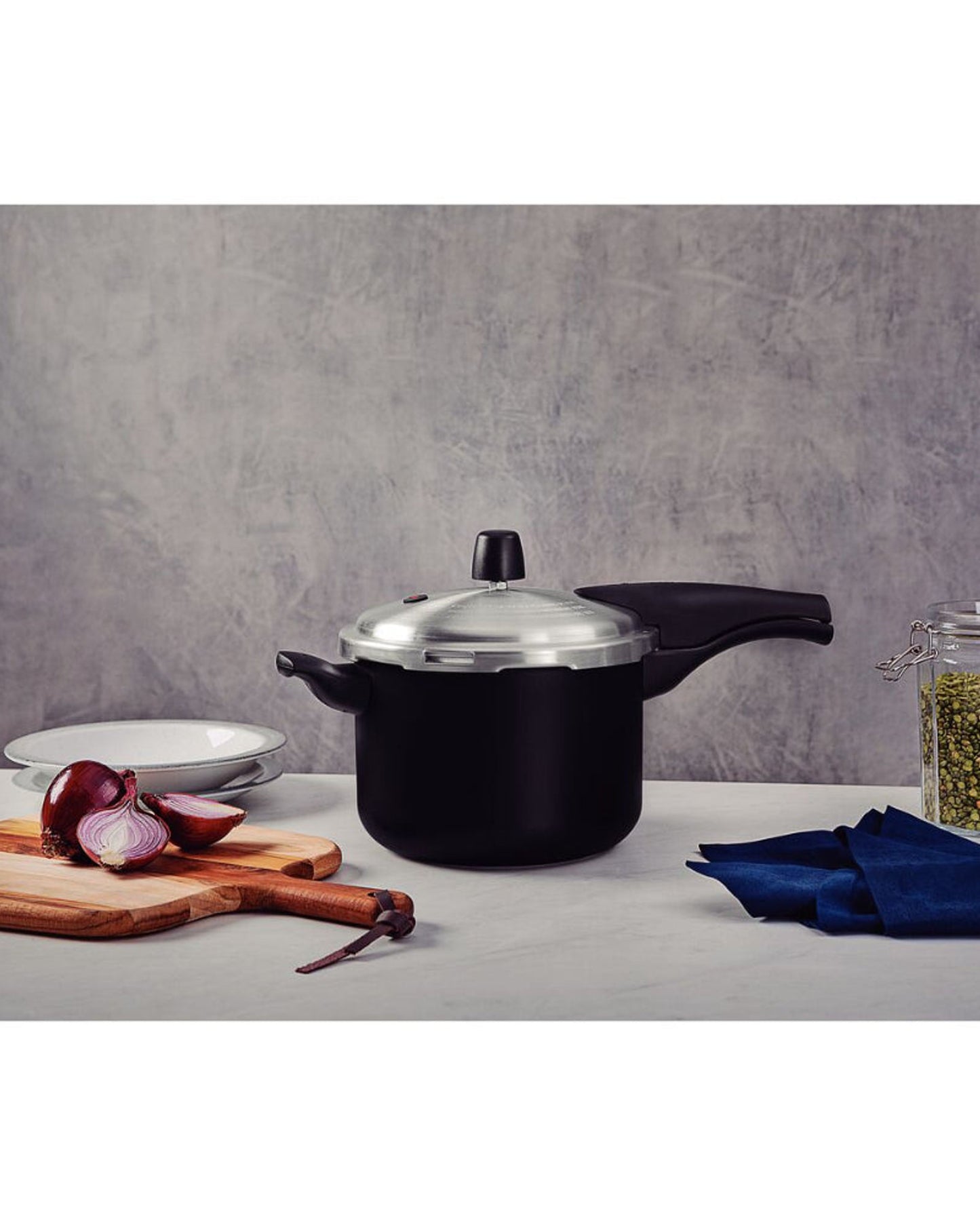 Tramontina Since 1911 Made In Brazil Tramontina Vancouver Effect Black Aluminum Pressure Cooker With Interior And Exterior Starflon Max Nonstick Coating, 20 Cm, 4.5 L