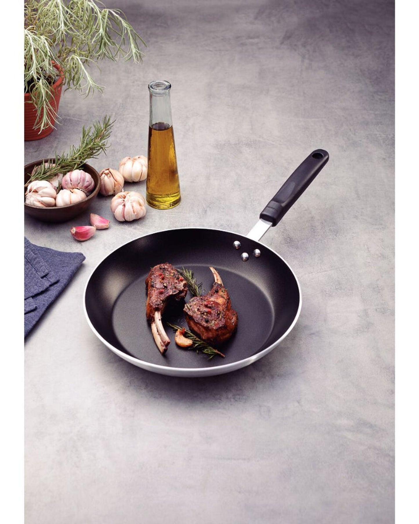 Tramontina Since 1911 Made In Brazil Tramontina Professional Aluminum Frying Pan With Interior Starflon Premium Nonstick Coating And Brushed Exterior Finish, 32 Cm, 3.1 L