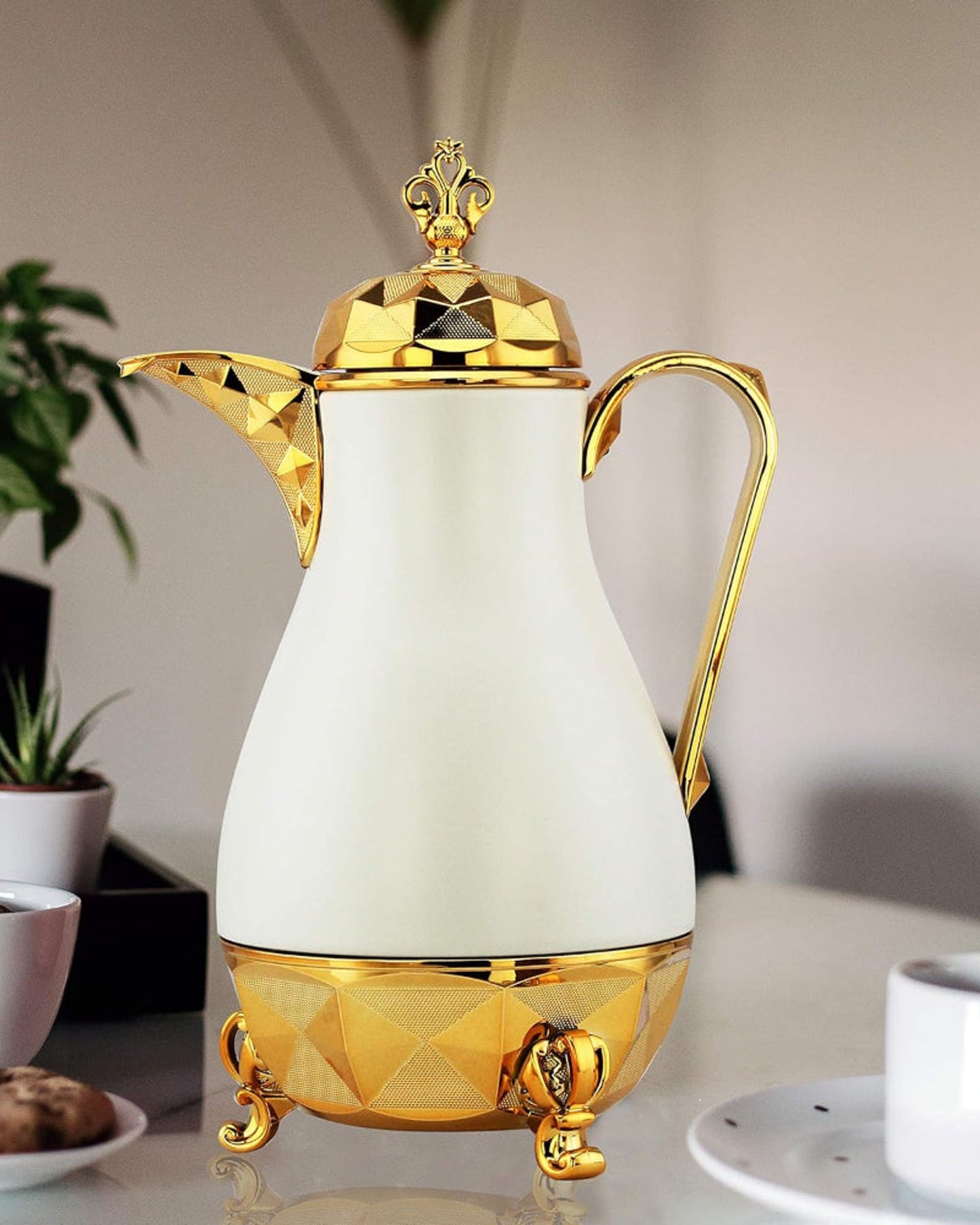 Nessan Arabic Dallah Flask, 1 Litre Capacity, Matte Cream White/Golden Serving Tray Set