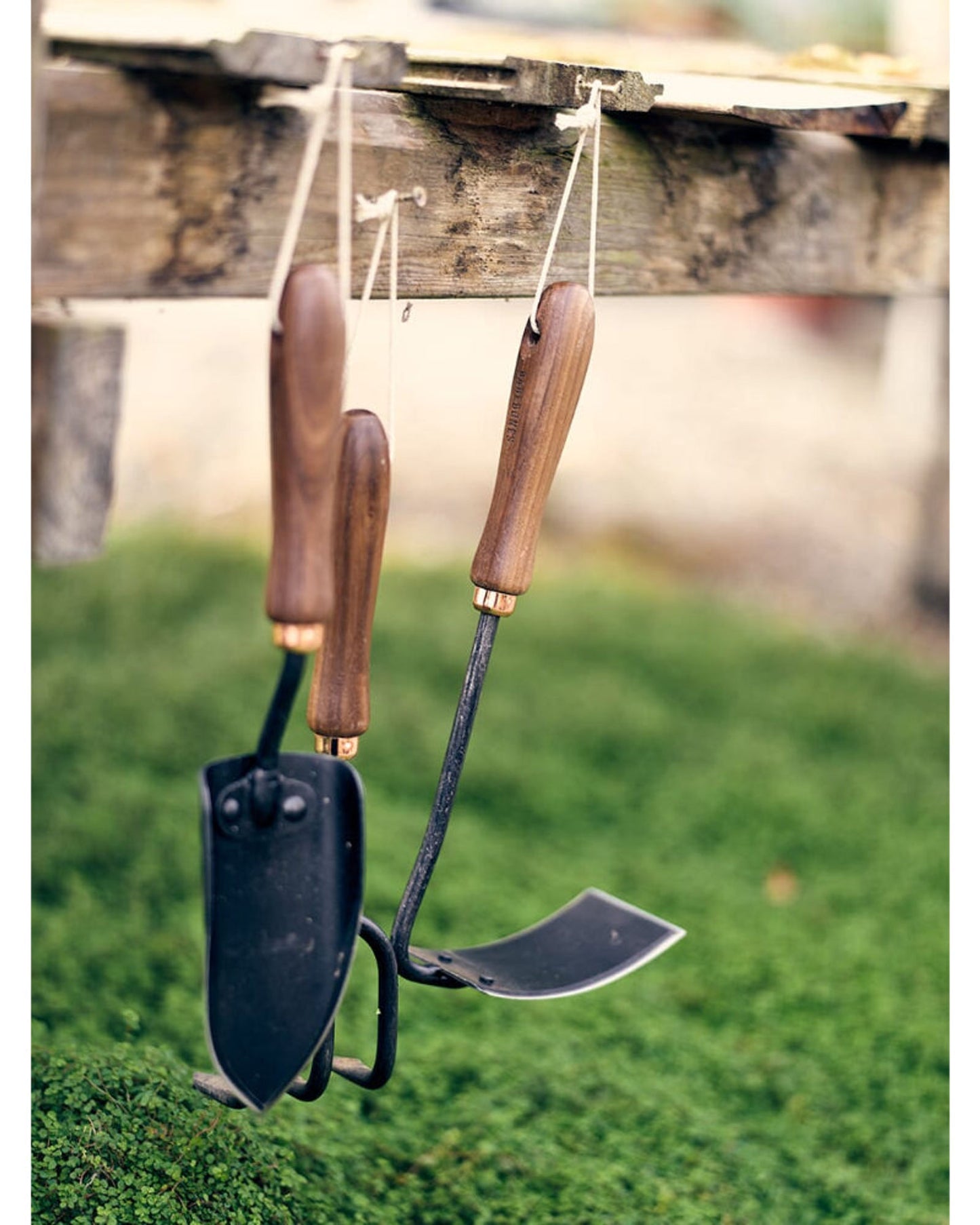 BareBones - Square Hoe - Walnut/Black