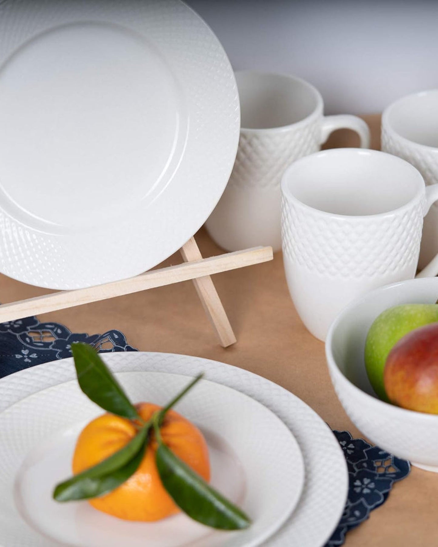 Insiya 16-piece Dinnerware Set, Dinner Set, Kitchen Dinnerware Porcelain Ceramic Crockery Set, Dinner Service Set for 4, 26.7 cm Dinner Plate, 20.3 cm Side Plate, 15.2 cm Bowls, 350 ml Mugs - White