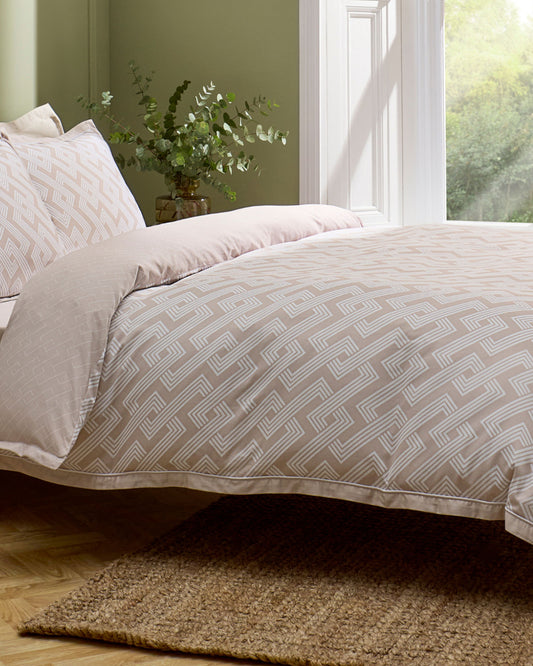 Christy "Groove" Geometric Duvet Cover Set in Gold
