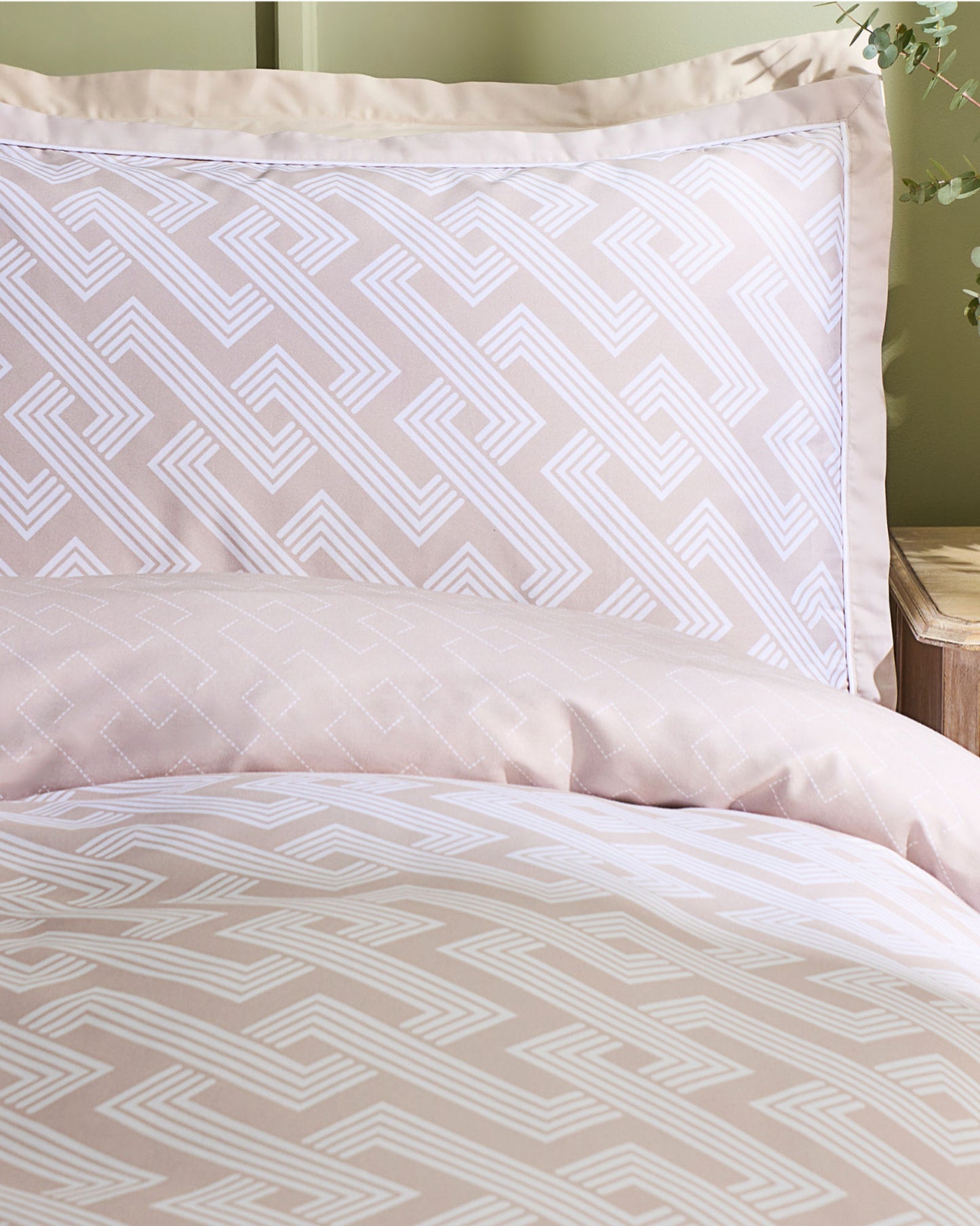 Christy "Groove" Geometric Duvet Cover Set in Gold
