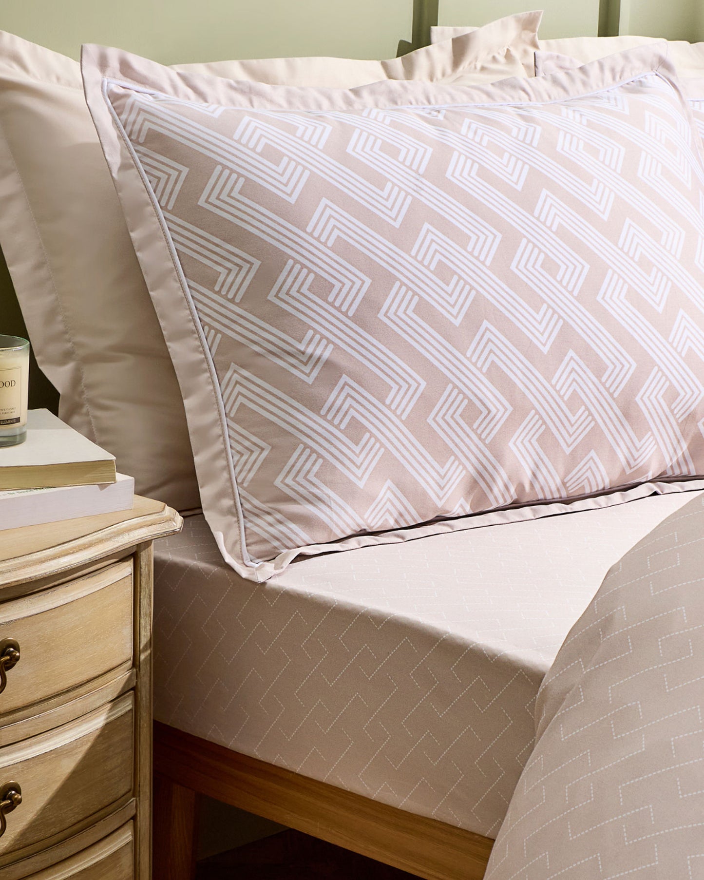 Christy "Groove" Geometric Duvet Cover Set in Gold