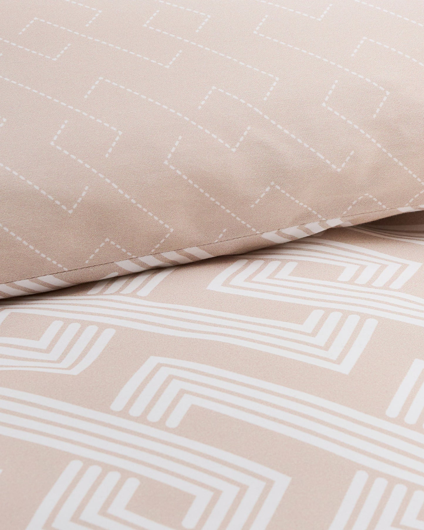 Christy "Groove" Geometric Duvet Cover Set in Gold
